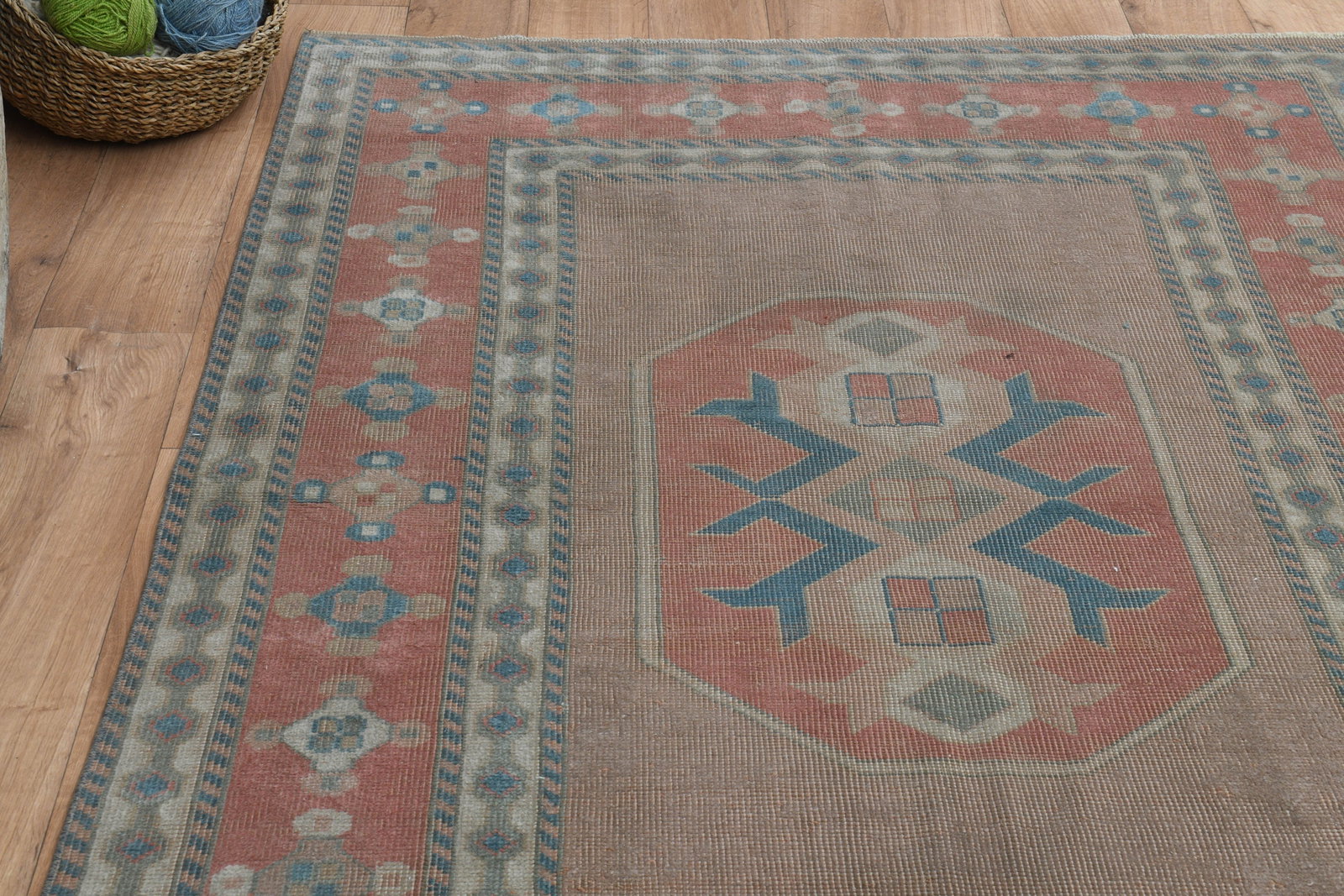 4'7x6'4 ft, BROWN AREA RUG - 3