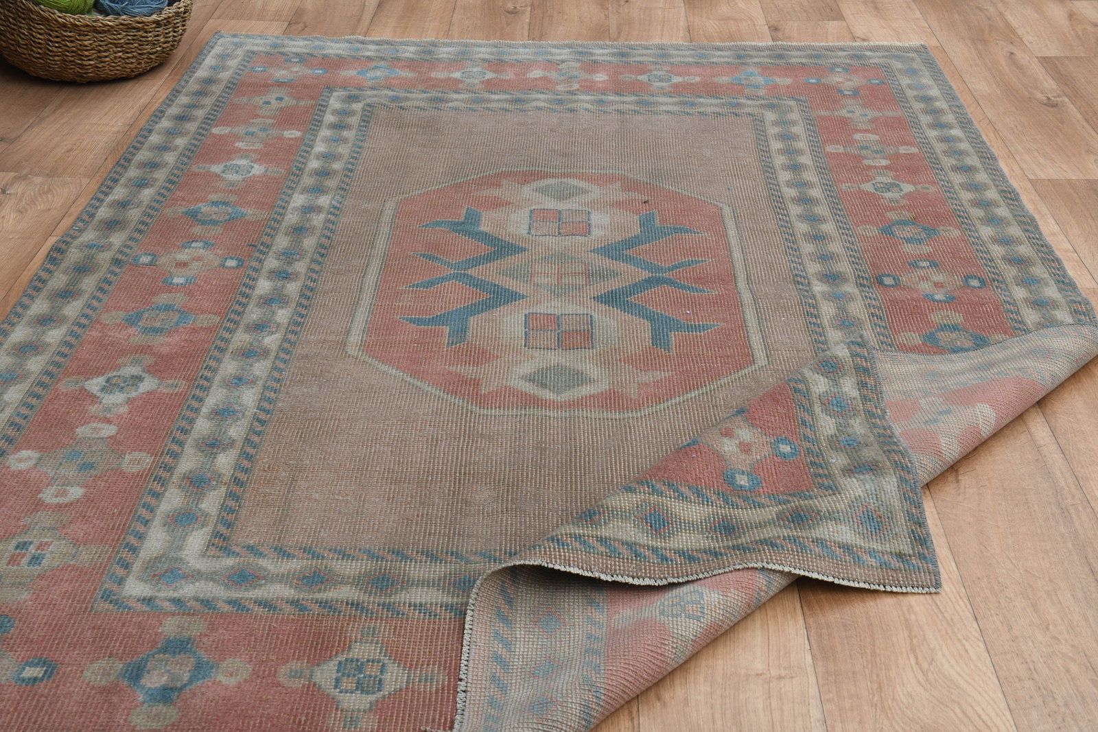 4'7x6'4 ft, BROWN AREA RUG - 5