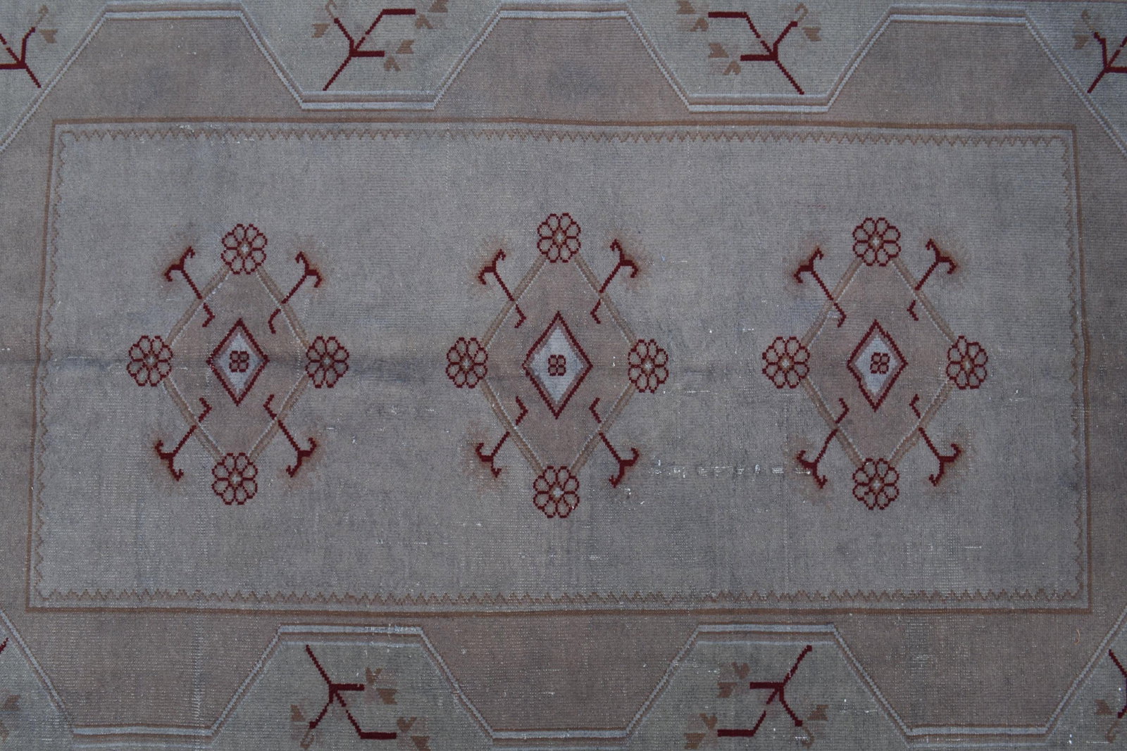 5'3x7'7 ft, MUTED COLORS RUG - 5