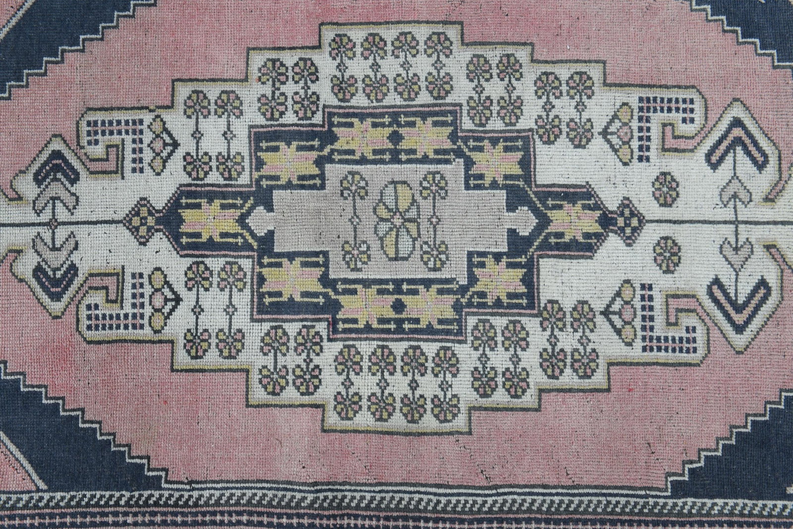 4'3x7'8 ft, PINK OUSHAK RUG - 9