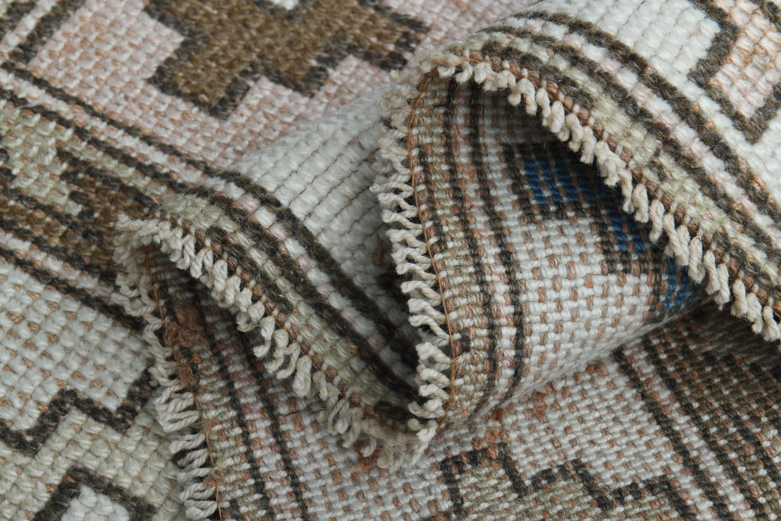 4'3x6'2 ft, GEOMETRIC OUSHAK RUG: Title: 4'3x6'2 ft, GEOMETRIC OUSHAK RUG Description: This Turkish one-of-a-kind Vintage Turkish Rug is hand-knotted and handwoven by the most skilled artisans who use pure wool, in muted, natural tone