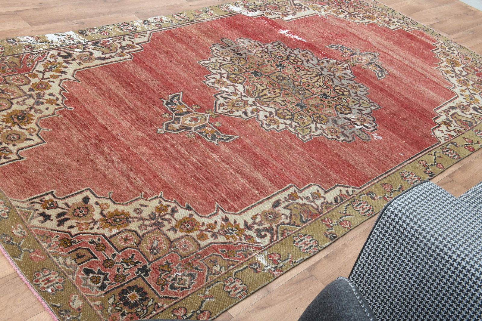 5'6x10'4 ft, LUXURY PINK RUG: Title: 5'6x10'4 ft, LUXURY PINK RUG Description: This Turkish one-of-a-kind Vintage Turkish Rug is hand-knotted and handwoven by the most skilled artisans who use pure wool, in muted, natural tones, a