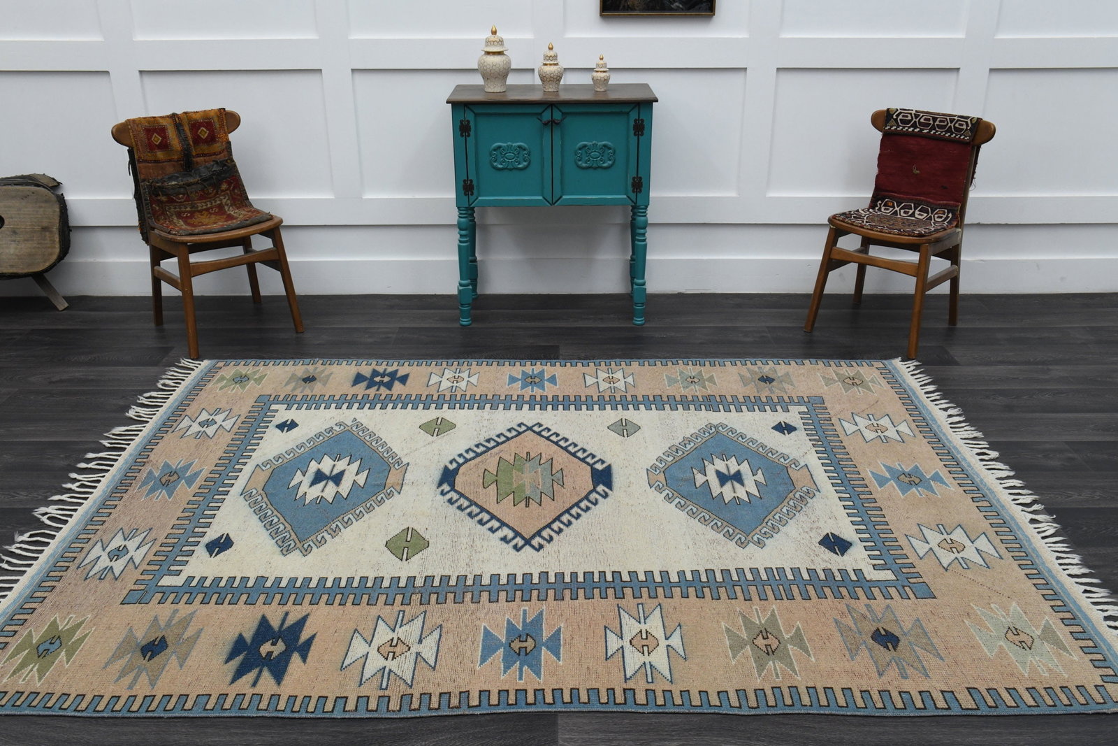 6.1x8.5 ft, TURKISH Rug, Vintage: Title: 6.1x8.5 ft, TURKISH Rug, Vintage Description: This Turkish one-of-a-kind Vintage Turkish Rug is hand-knotted and handwoven by the most skilled artisans who use pure wool, in muted, natural