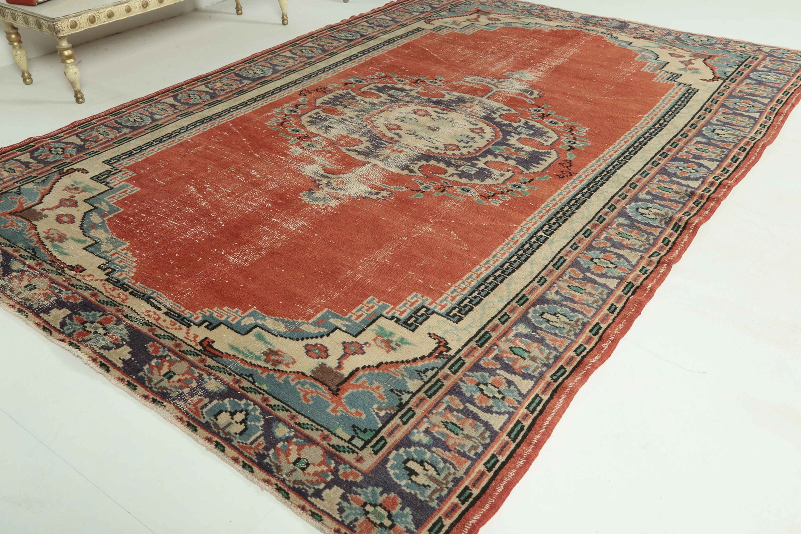 5.9x8.4 Ft, VINTAGE Rug, TURKISH: Title: 5.9x8.4 Ft, VINTAGE Rug, TURKISH Description: This Turkish one-of-a-kind Vintage Turkish Rug is hand-knotted and handwoven by the most skilled artisans who use pure wool, in muted, natural