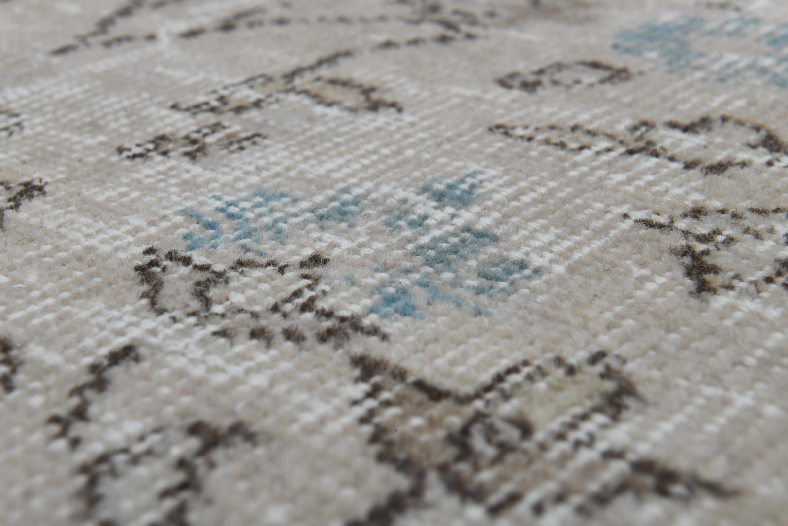 6.5x8.3 ft, TURKISH AREA RUG: Title: 6.5x8.3 ft, TURKISH AREA RUG Description: This Turkish one-of-a-kind Vintage Turkish Rug is hand-knotted and handwoven by the most skilled artisans who use pure wool, in muted, natural tones, a