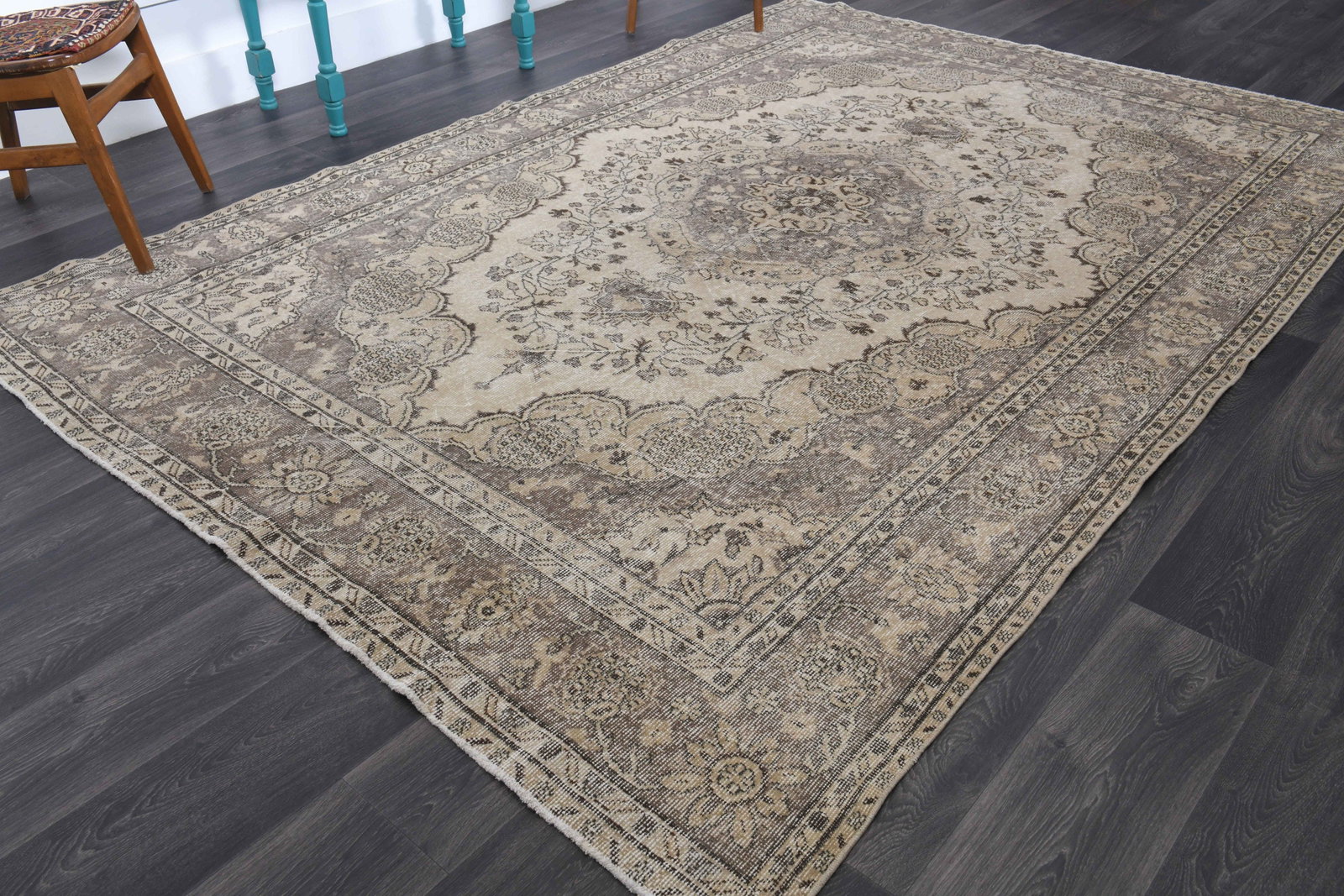 6.9x9.8 ft, OUSHAK TURKISH Rug, VINTAGE: Title: 6.9x9.8 ft, OUSHAK TURKISH Rug, VINTAGE Description: This Turkish one-of-a-kind Vintage Turkish Rug is hand-knotted and handwoven by the most skilled artisans who use pure wool, in muted, natur