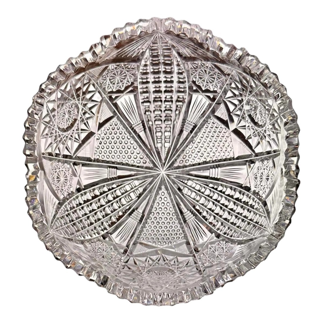 Antique Crystal Glass Serving Bowl American Brilliant Period Bergan Glass Early 20th Century: You are viewing a stunning American Brilliant Period serving bowl. Beautiful heavy cut-work. The leaf outlines showcase 4 rows of notched miters blast brilliance. Diamond cross hatching with narrow