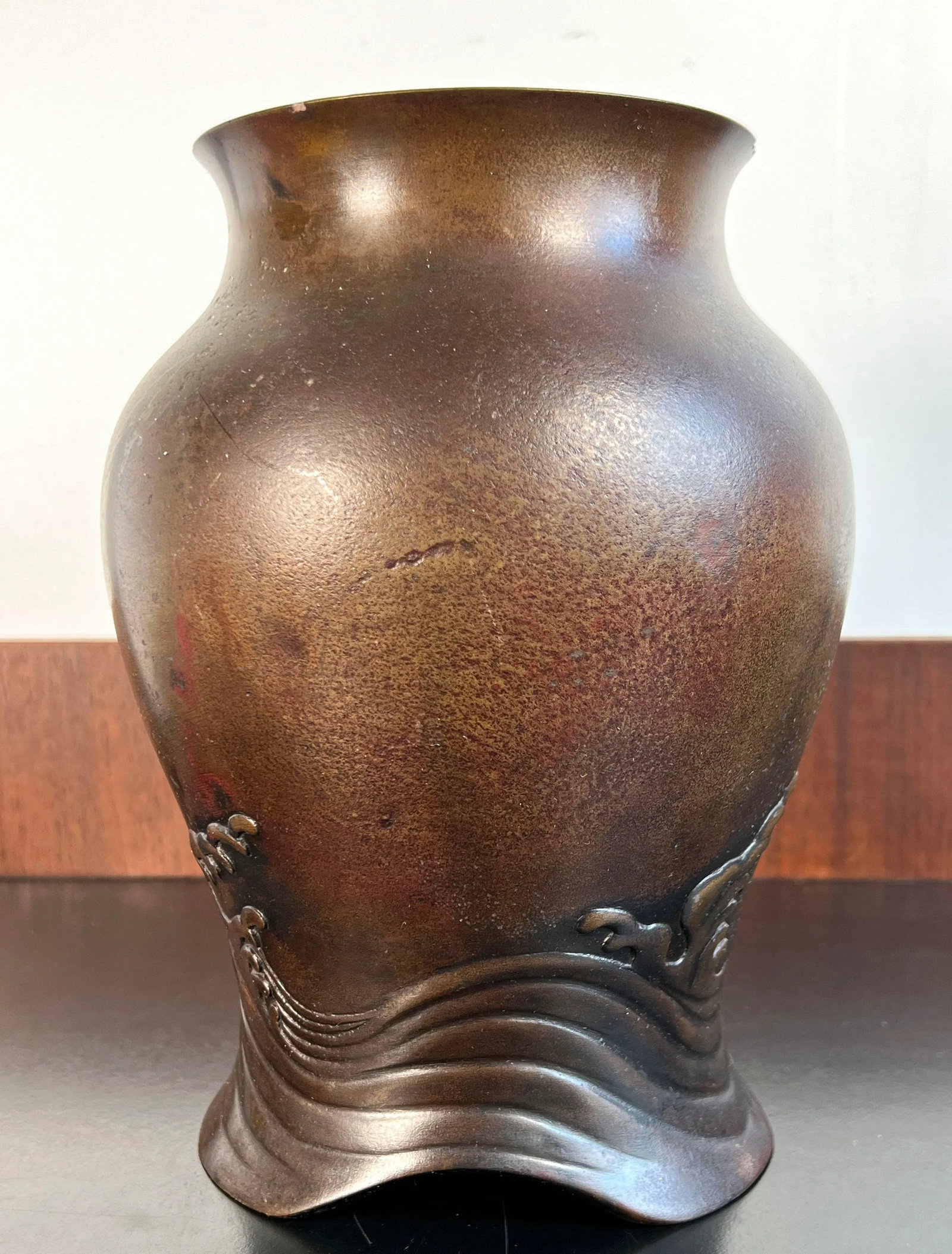 Vintage 1950's Japanese Bronze Great Wave Vase - Showa Period - 7