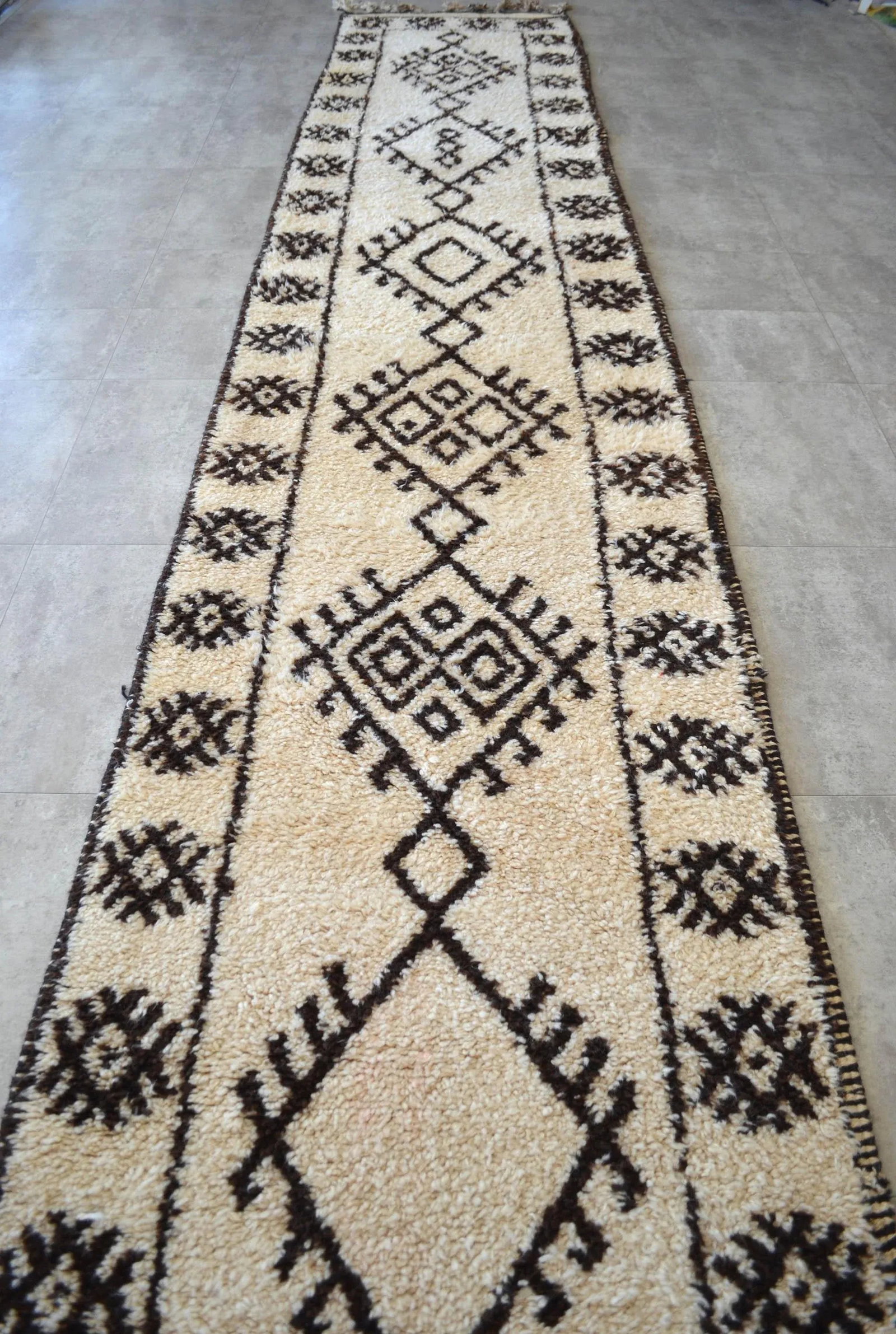 Hand-Knotted Turkish Runner Rug . Tribal Extra Long Runner Rug - No Dyes - 2"²11"³ × - 4
