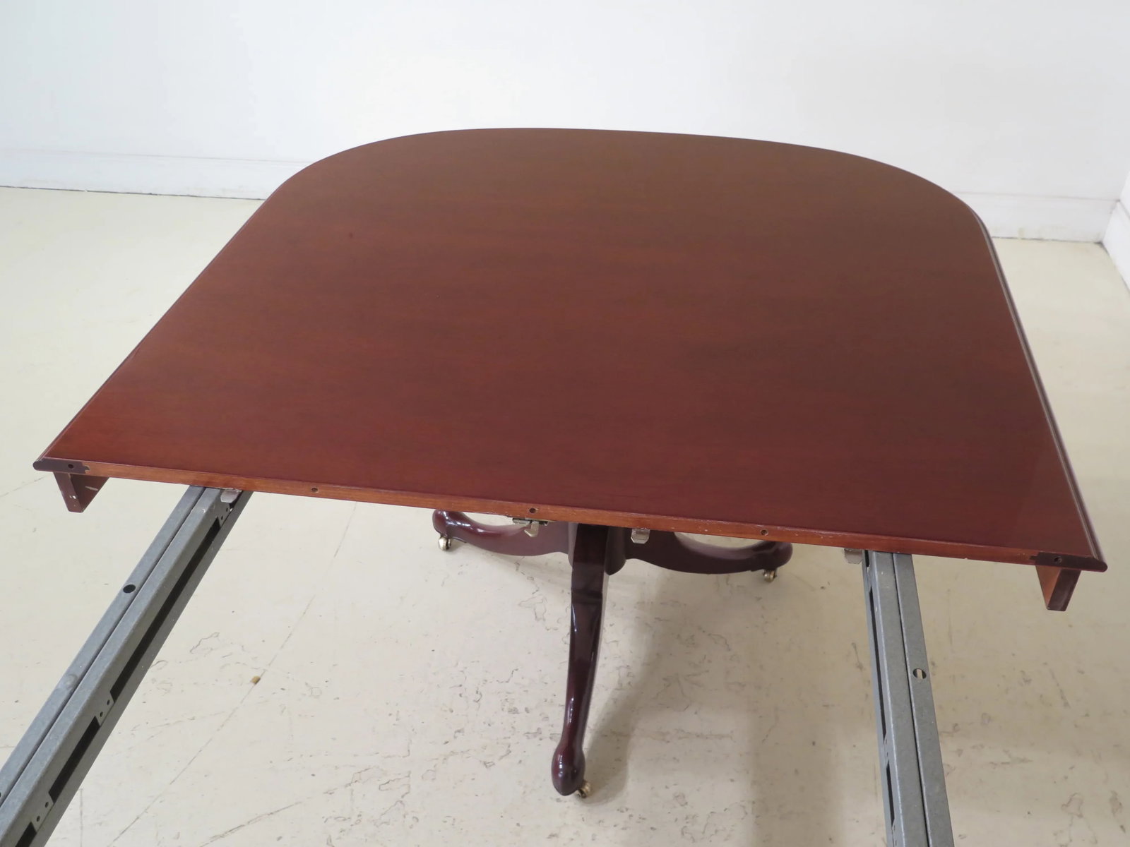 1990s Traditional Kindel Varney Collection Pineapple Base Mahogany Dining Room Table - 7