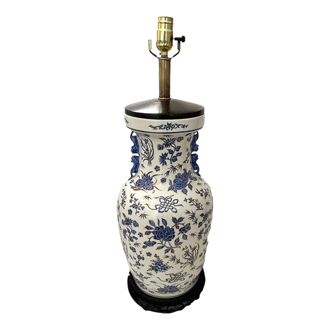 Vintage Chinoiserie Blue & White Vase Table Lamp: Vintage Blue & White "Floral Temple" Vase Table Lamp Macao. Has a gold/silver outline around design, wood top piece and a wood asian theme base. Doing research there is a vase with the same pattern Ki