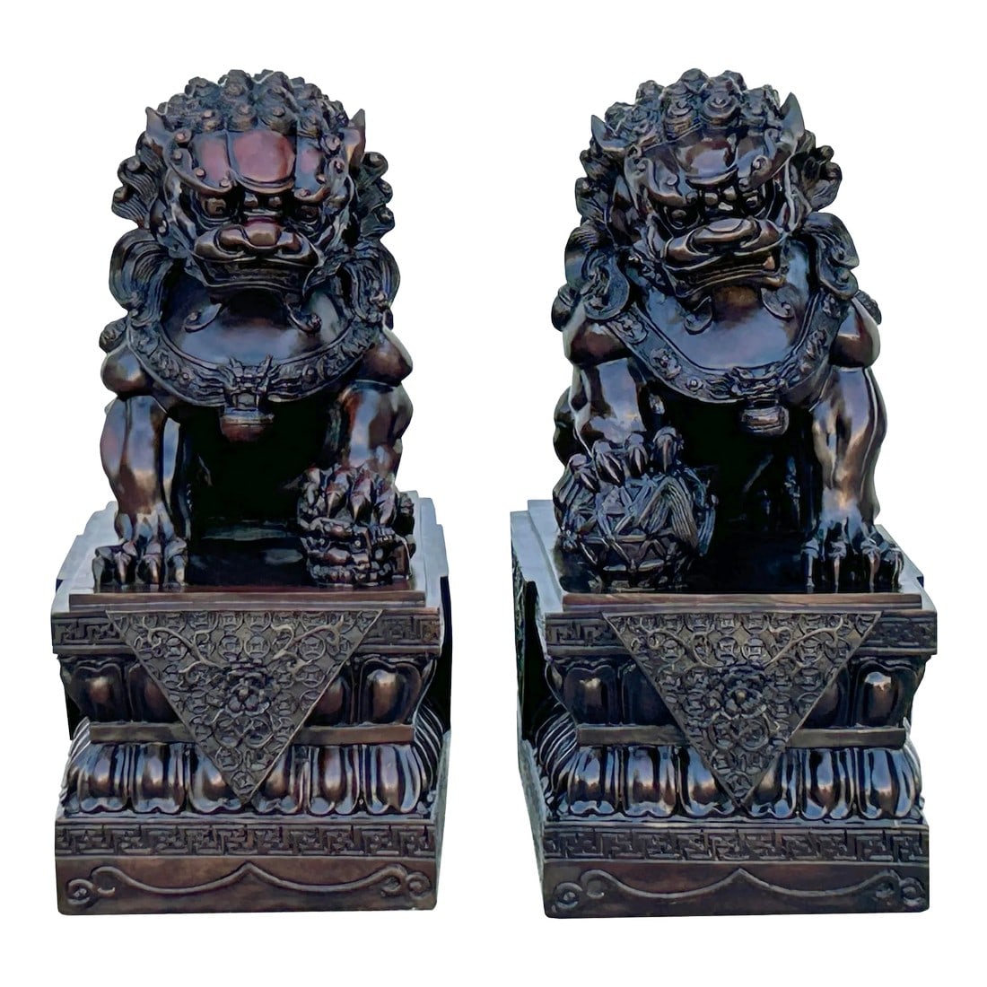 Pair Chinese Dark Brown Bronze Metal Foo Dog Lion Fengshui Figures (1 of 12)