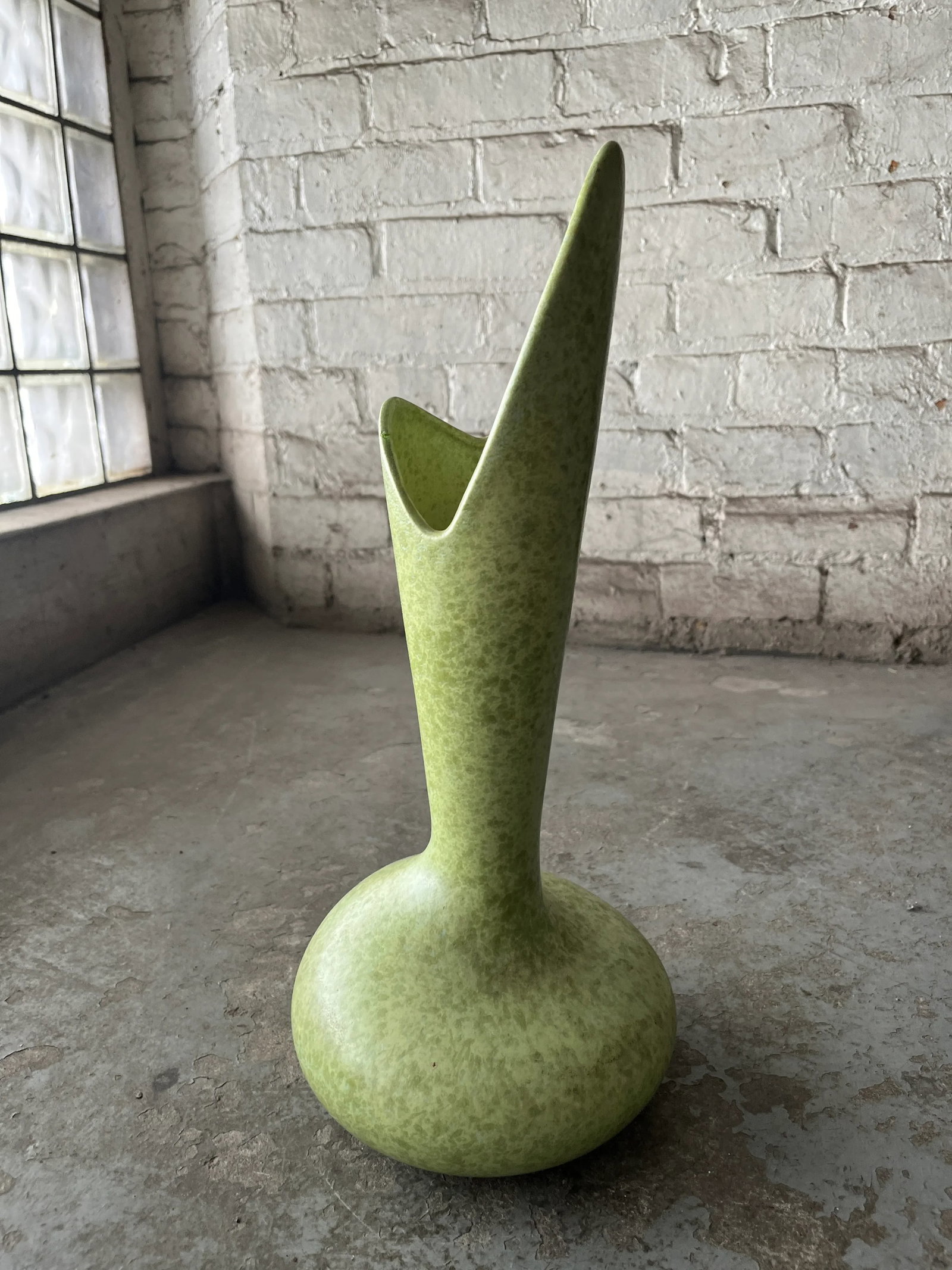 Mid-Century Modern "Eccentric Vase" by Haeger in Avocado Green - 10