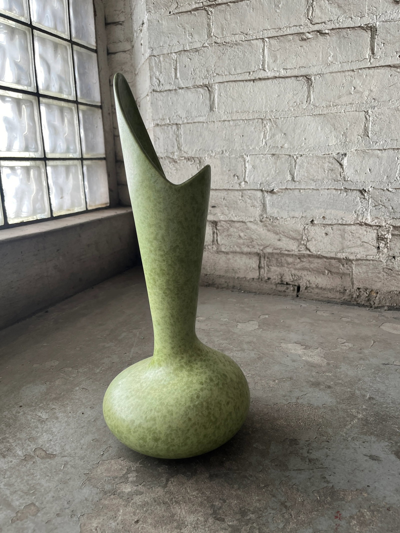 Mid-Century Modern "Eccentric Vase" by Haeger in Avocado Green - 11