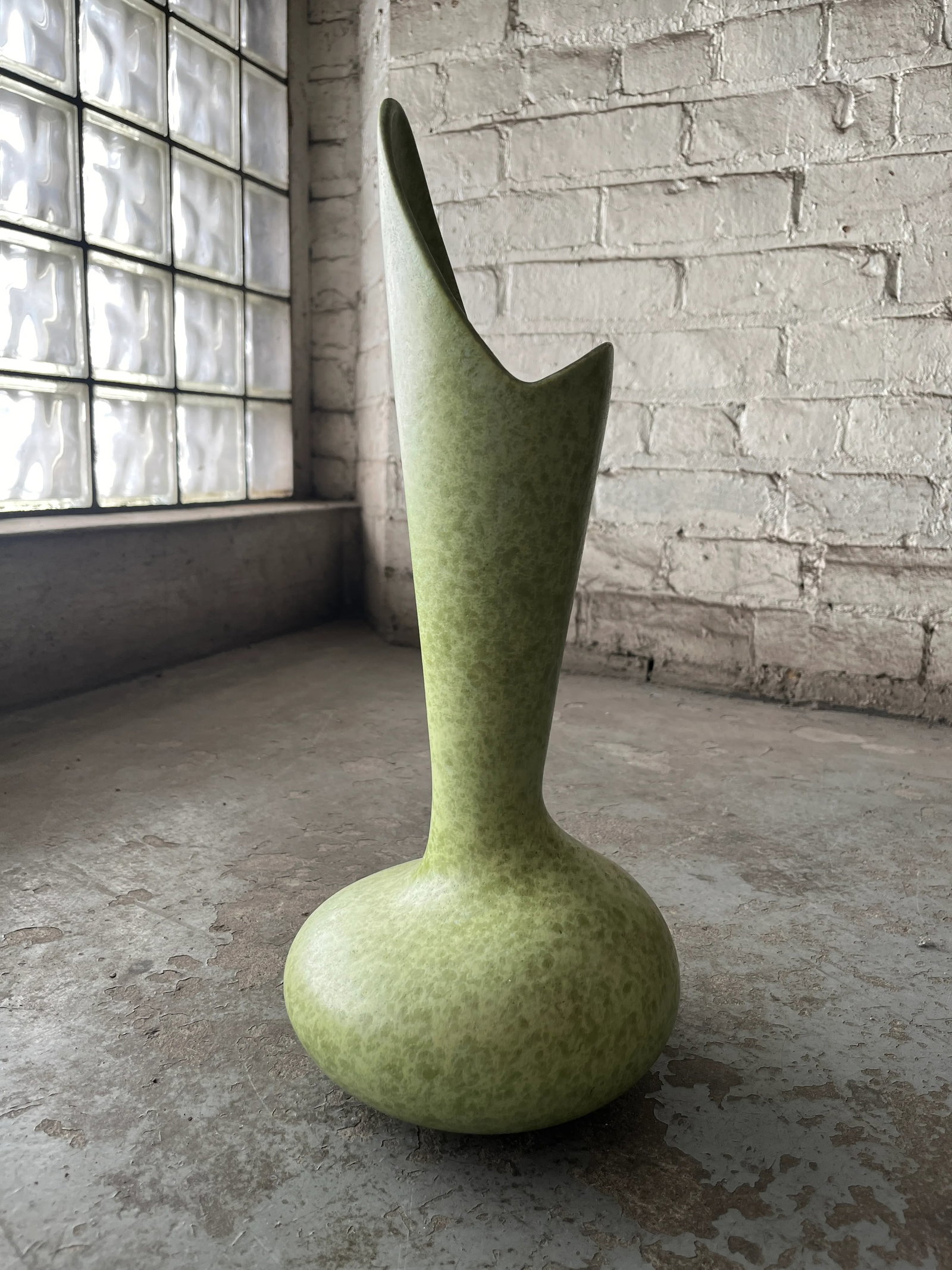 Mid-Century Modern "Eccentric Vase" by Haeger in Avocado Green - 3