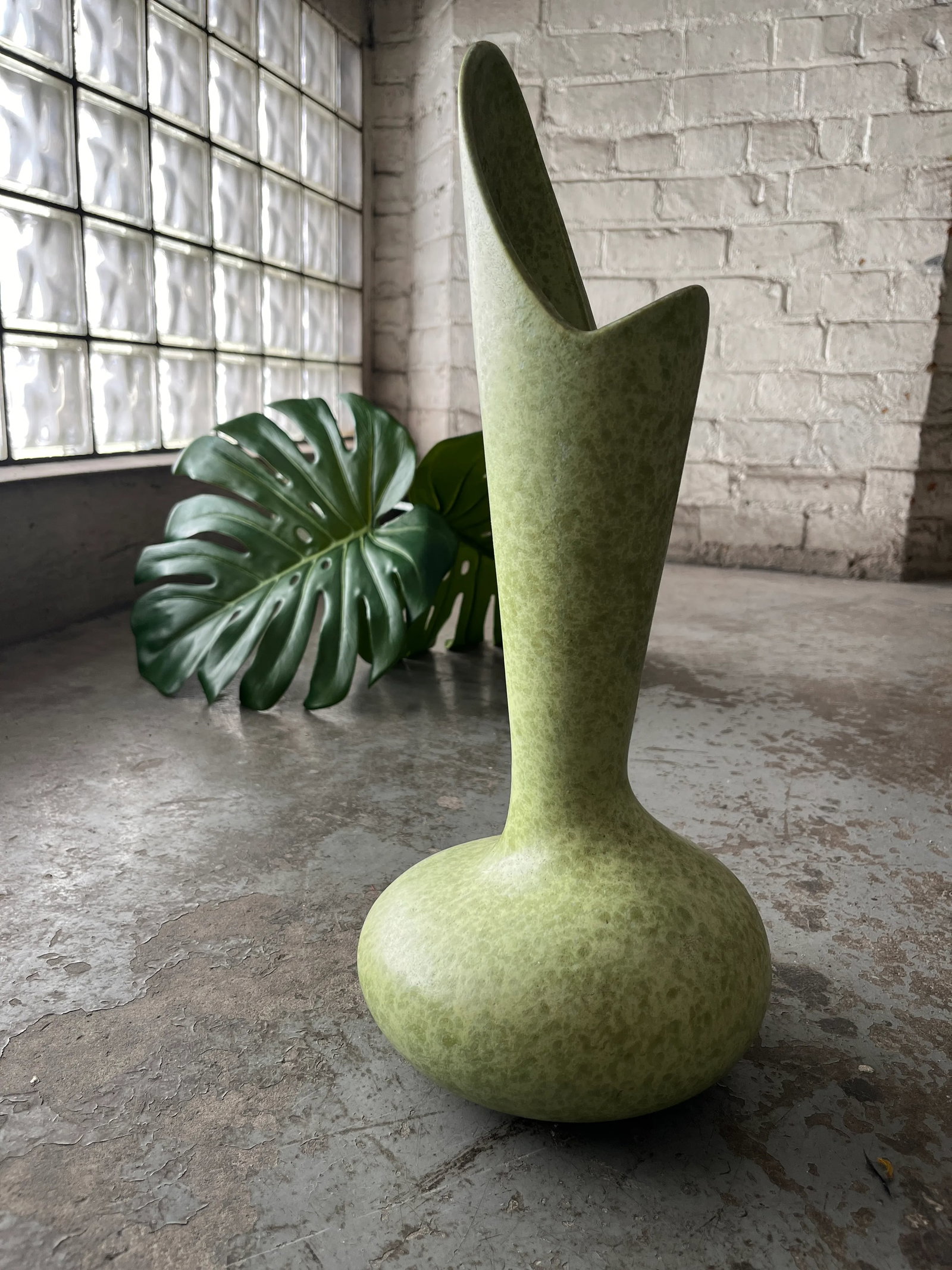 Mid-Century Modern "Eccentric Vase" by Haeger in Avocado Green - 4