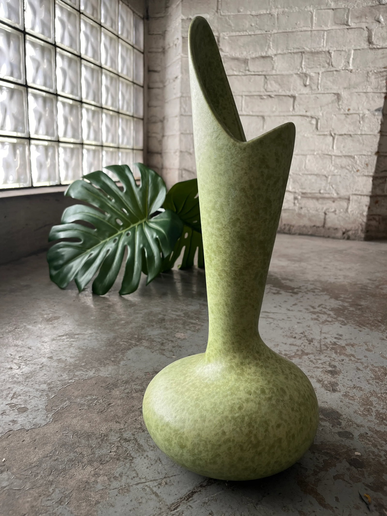 Mid-Century Modern "Eccentric Vase" by Haeger in Avocado Green - 5