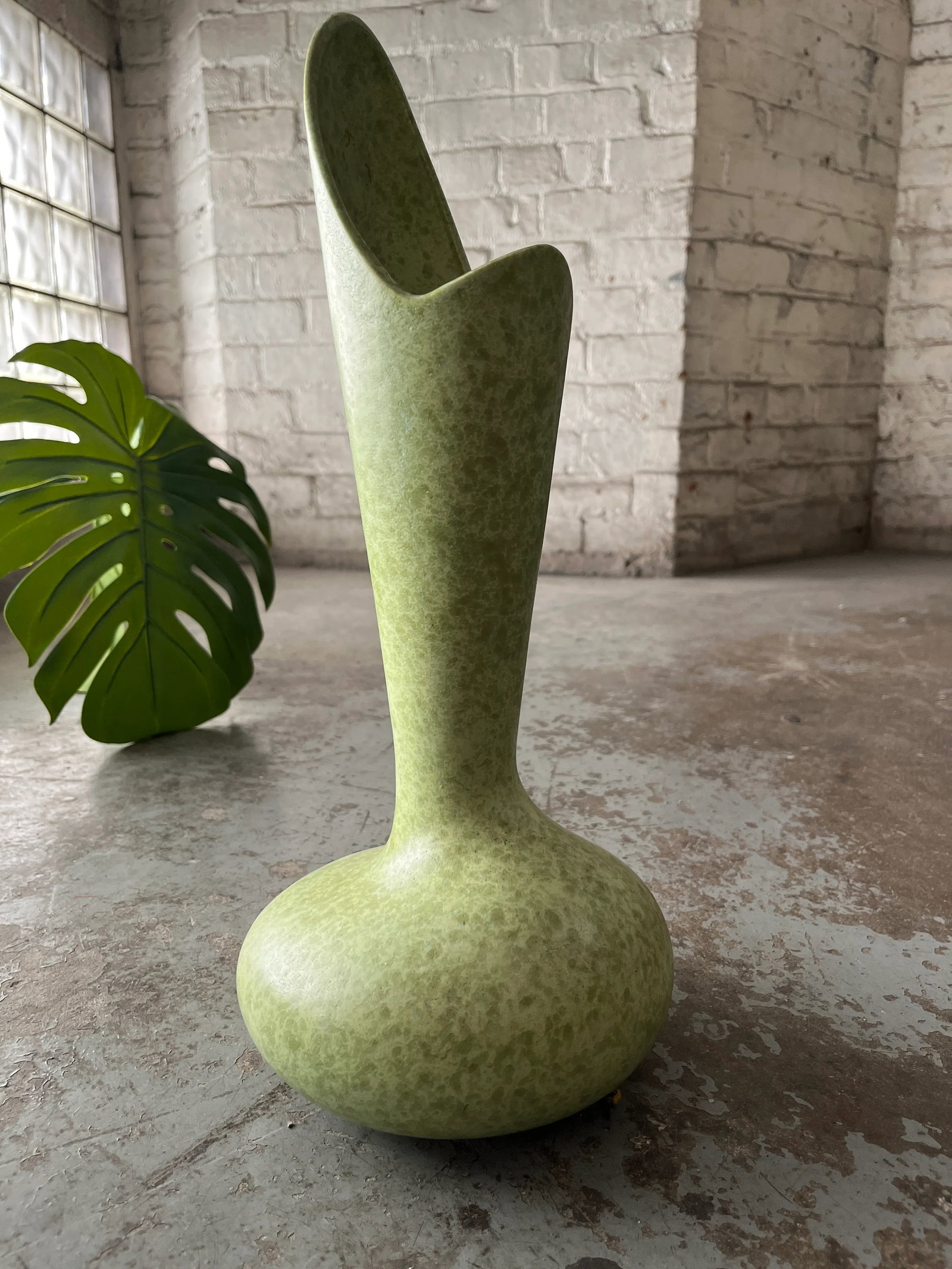 Mid-Century Modern "Eccentric Vase" by Haeger in Avocado Green - 7