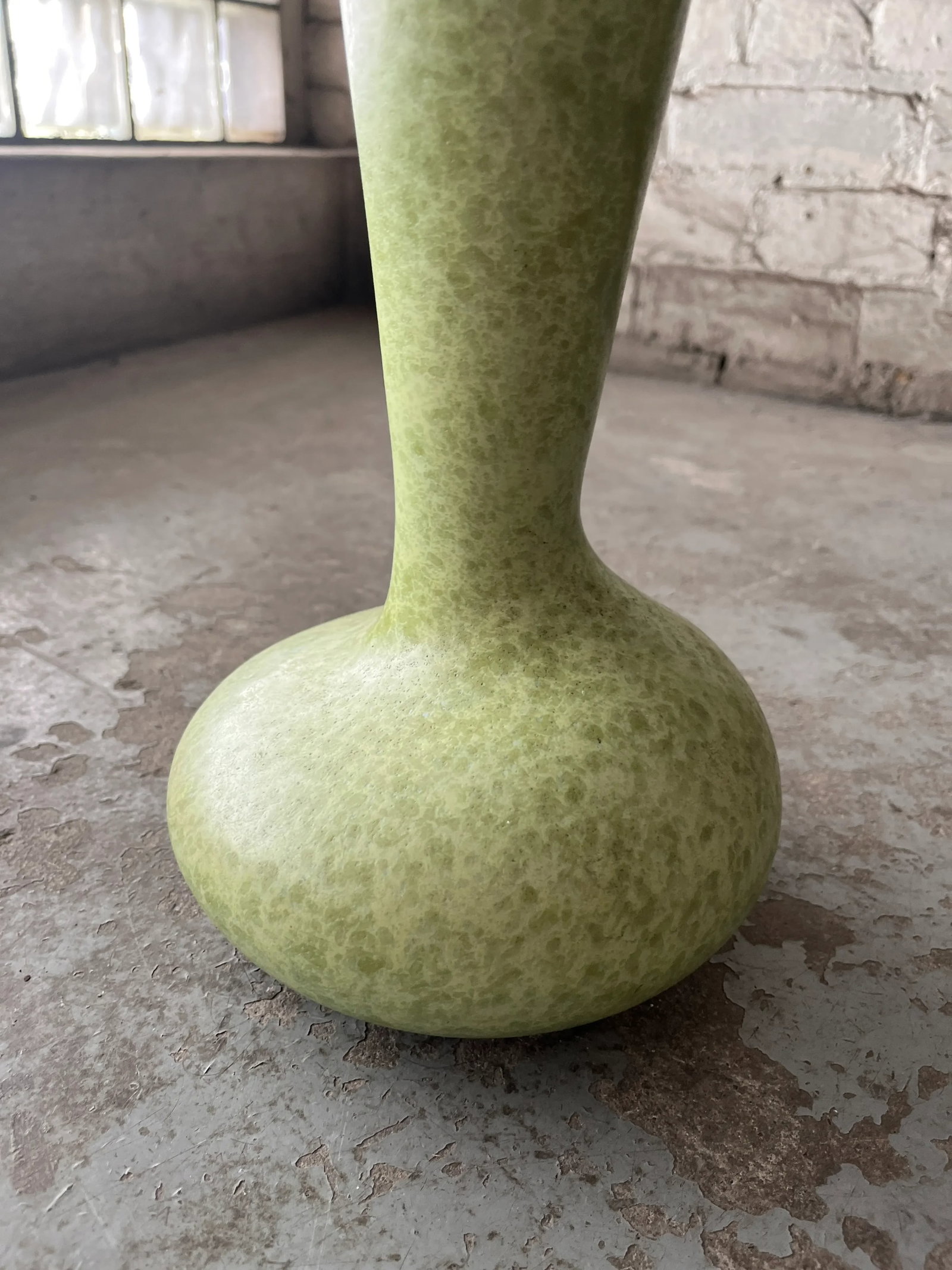 Mid-Century Modern "Eccentric Vase" by Haeger in Avocado Green - 9