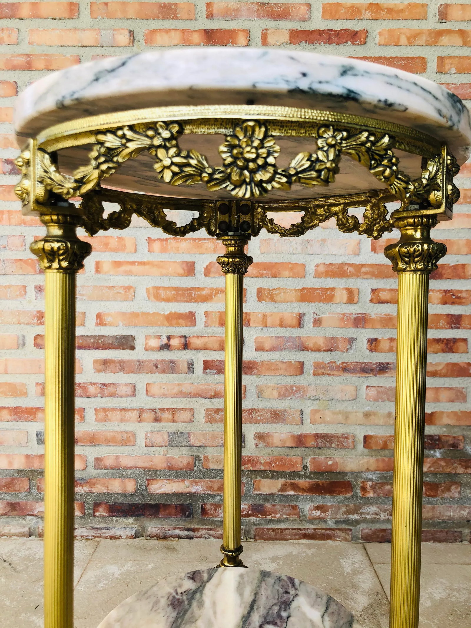 19th Spanish Bronze and Brass Gilted Side Table With White Marbles Top - 3