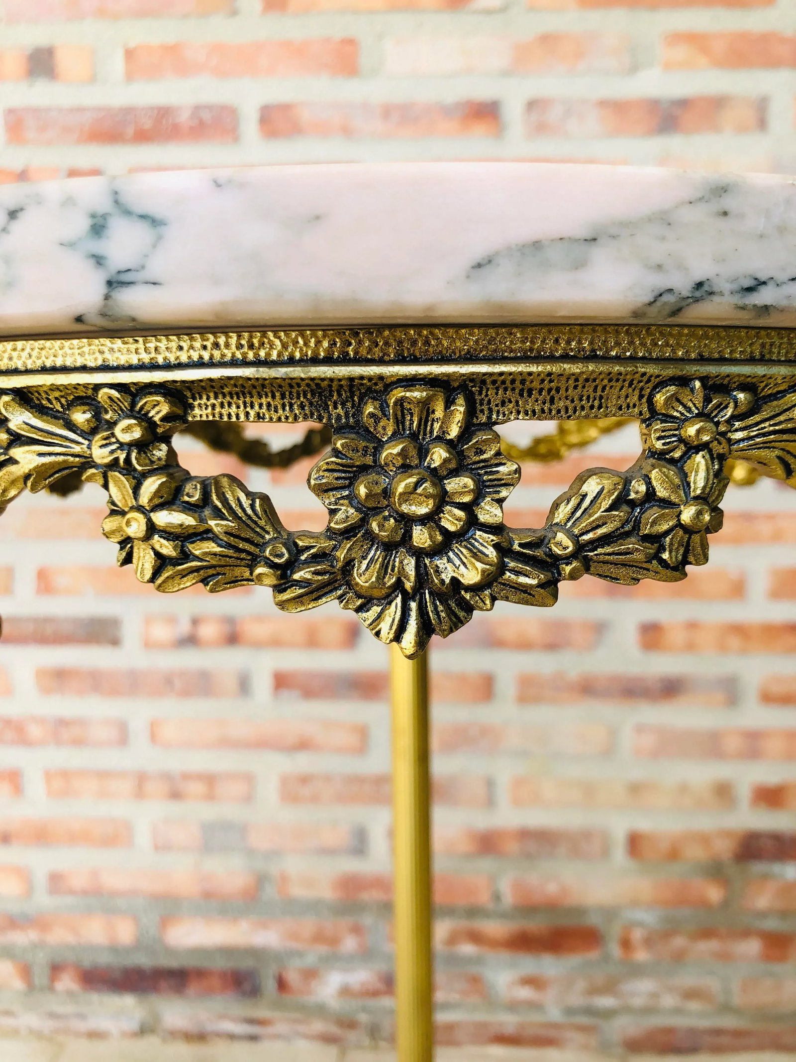 19th Spanish Bronze and Brass Gilted Side Table With White Marbles Top - 7