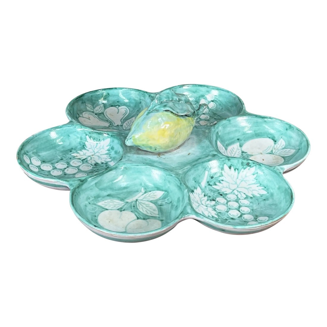 Vintage Italian Majolica Lemon Meze Tapas Serving Platter by Cassetta Vietri: Beautiful vintage meze / tapas serving platter by the Italian ceramics firm of Cassetta Vietri! Lovely glaze, really a wonderful piece for your next gathering. It measures 16" in diameter and 4 1/2" i
