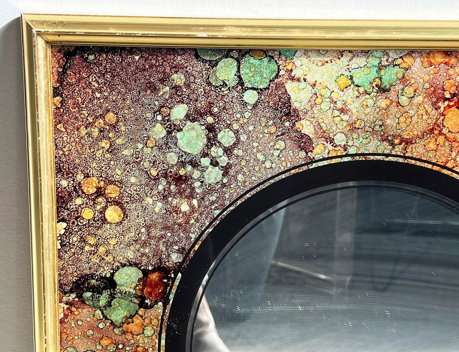 Vintage Mid Century Modern Abstract Porthole Wall Mirror With Marbled Finish - 4