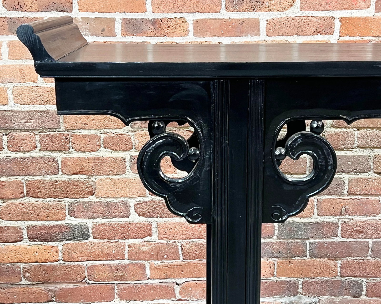 Vintage Black Lacquered Chinese Altar Console Table With Carved Scrollwork - 7