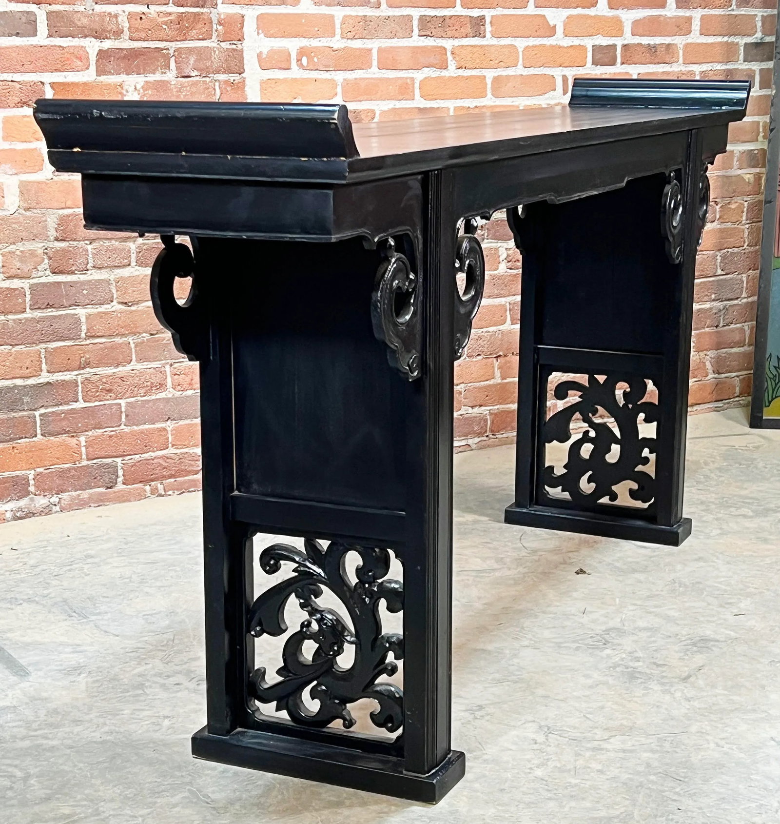 Vintage Black Lacquered Chinese Altar Console Table With Carved Scrollwork - 8