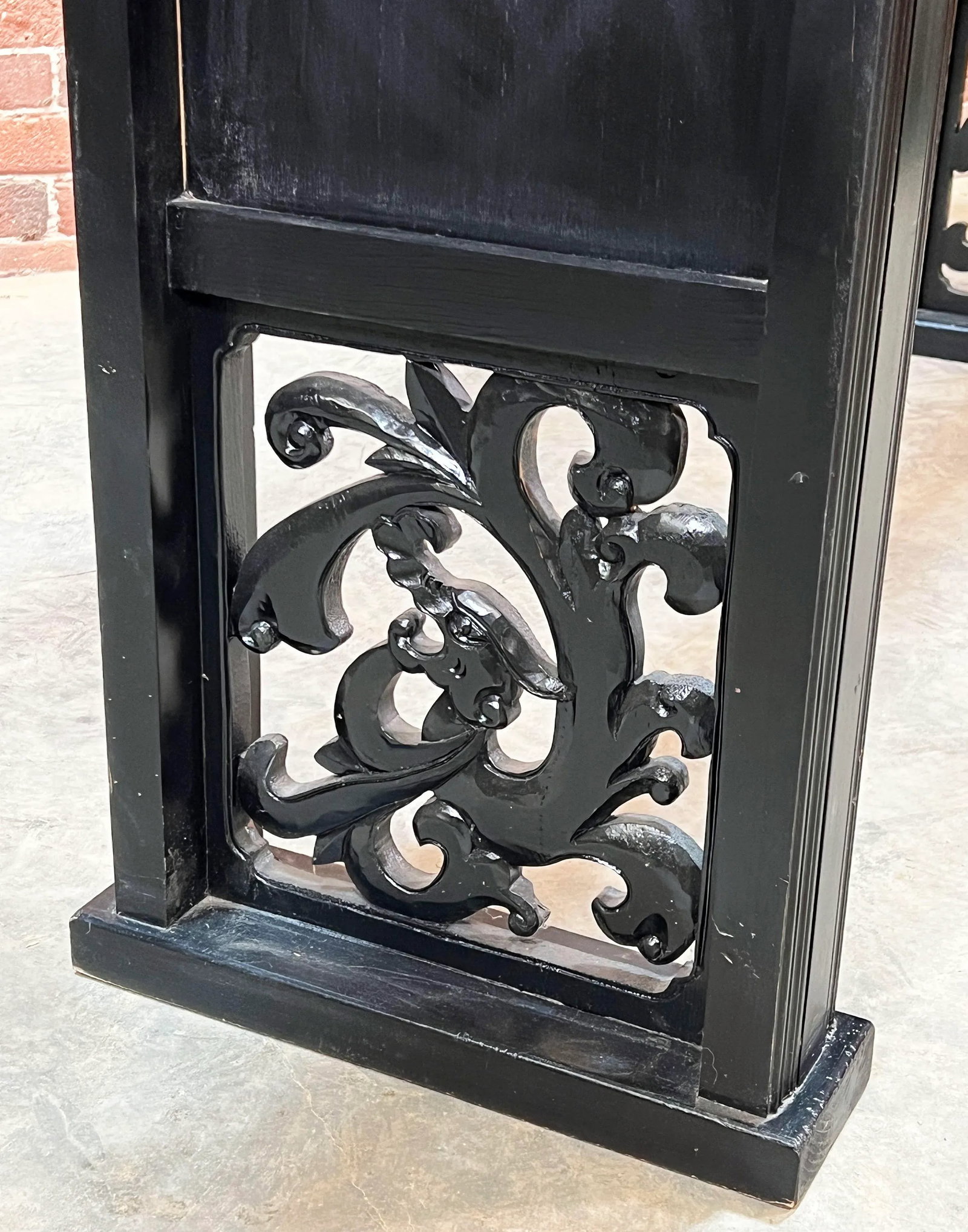 Vintage Black Lacquered Chinese Altar Console Table With Carved Scrollwork - 9