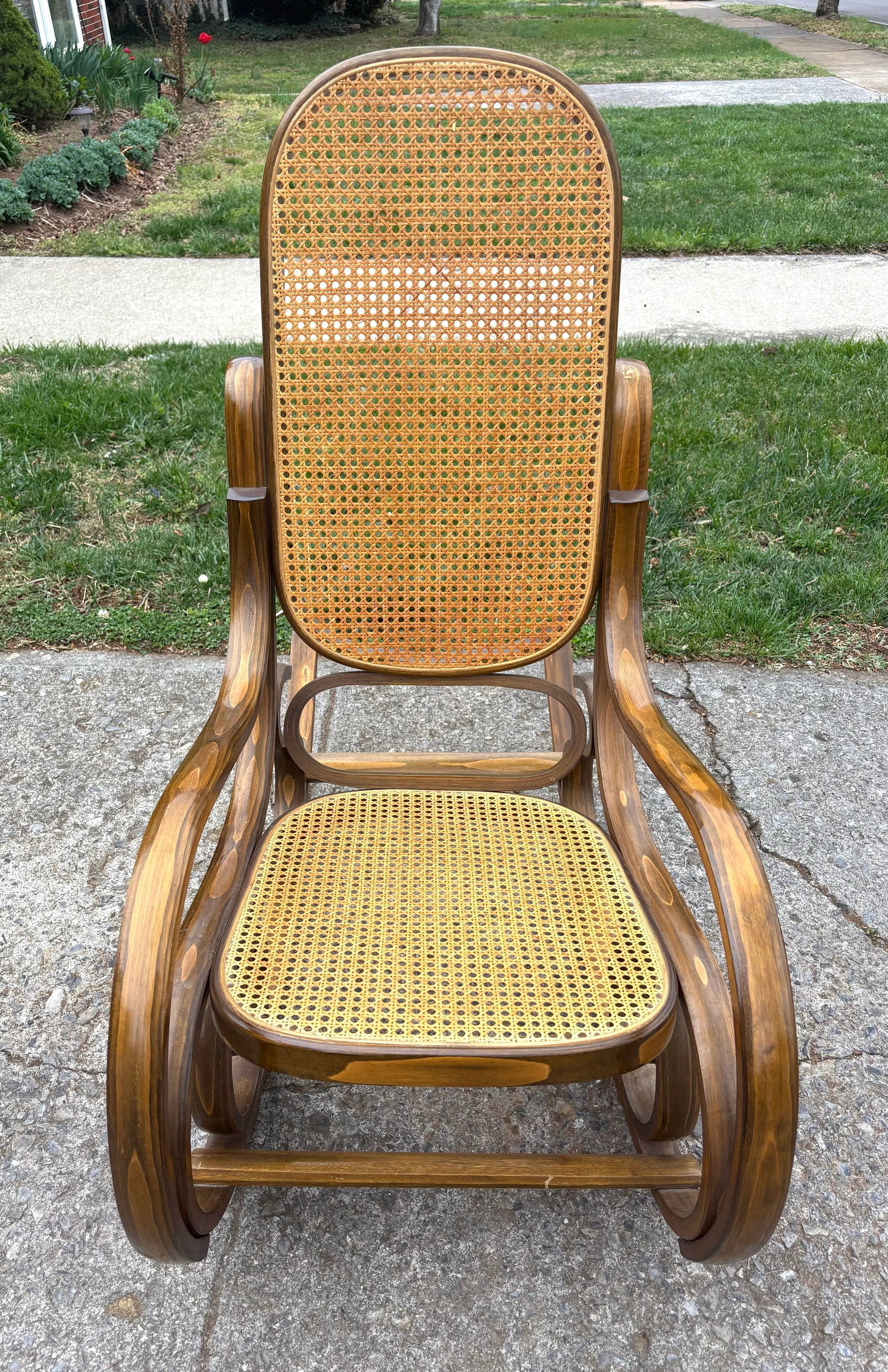 Mid 20th Century Vintage Thonet Style Bentwood Rocker Rocking Chair With Caned Seat - 4