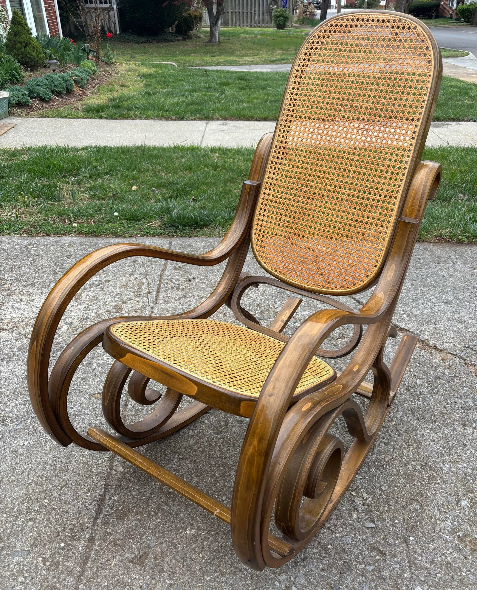 Mid 20th Century Vintage Thonet Style Bentwood Rocker Rocking Chair With Caned Seat - 7