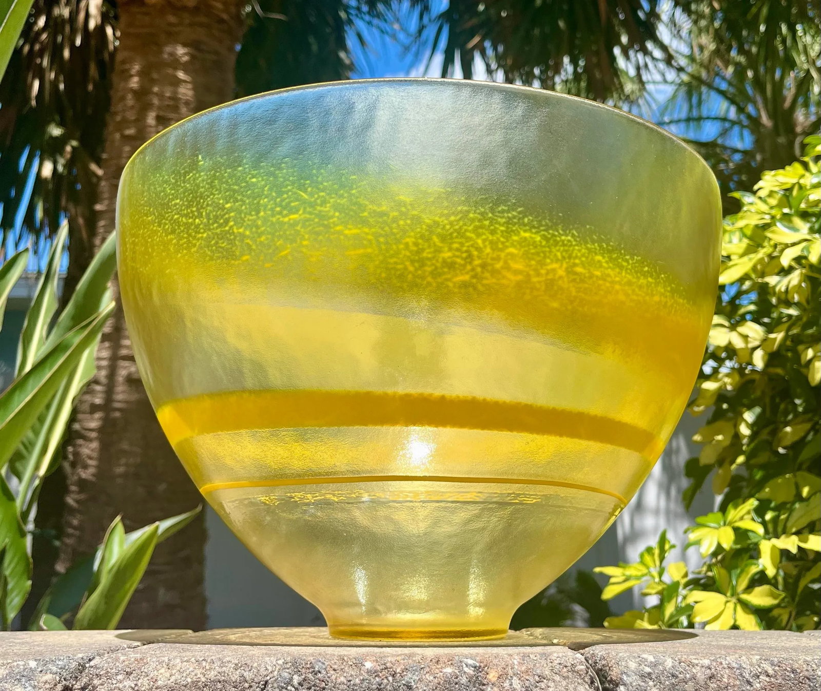 1960s Murano Glass Large Centerpiece Bowl With Yellow Ombre Swirls - 3