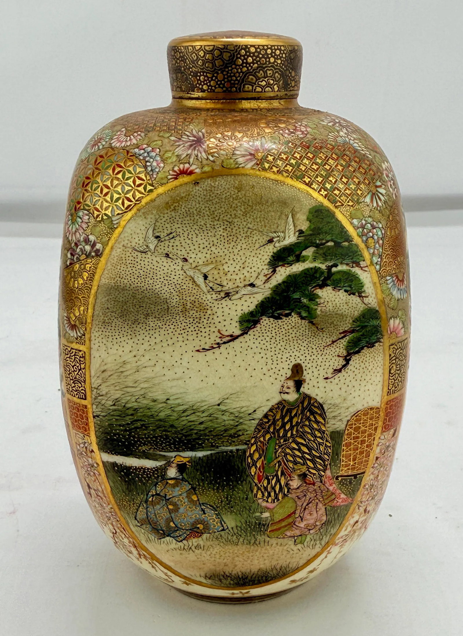 Japanese Satsuma Earthenware Four-Panel Tea Caddy, Ryuzan - Kyoto, Meiji-Taisho - 3
