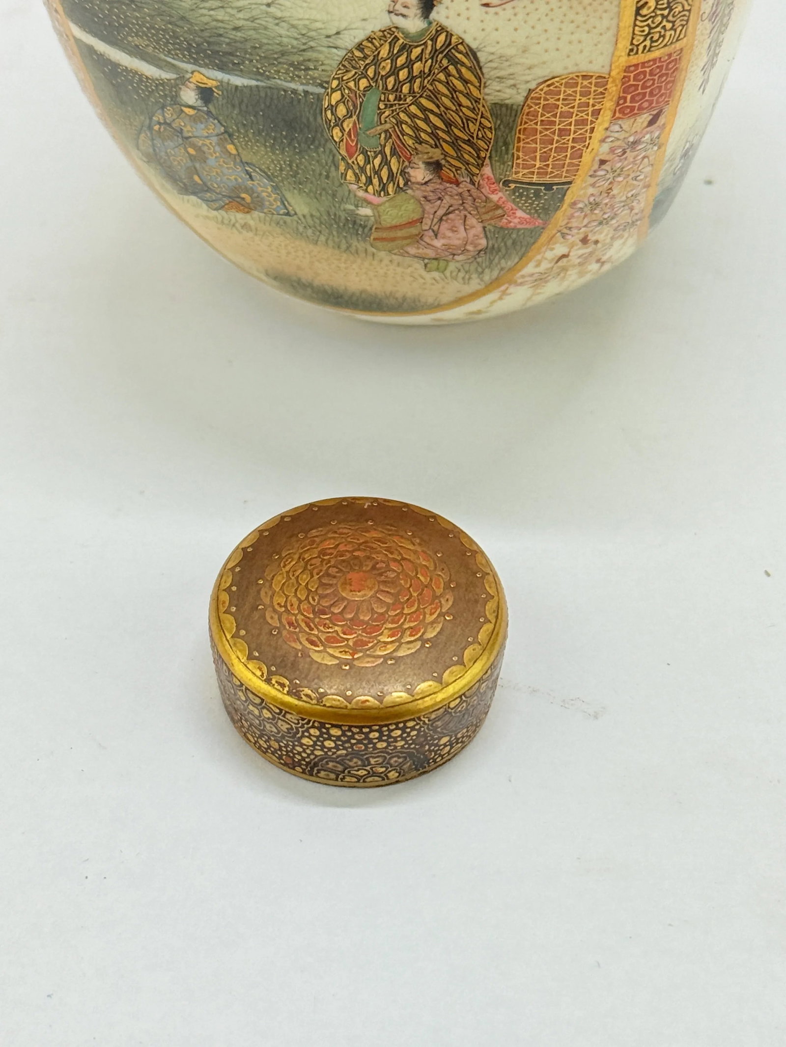 Japanese Satsuma Earthenware Four-Panel Tea Caddy, Ryuzan - Kyoto, Meiji-Taisho - 7