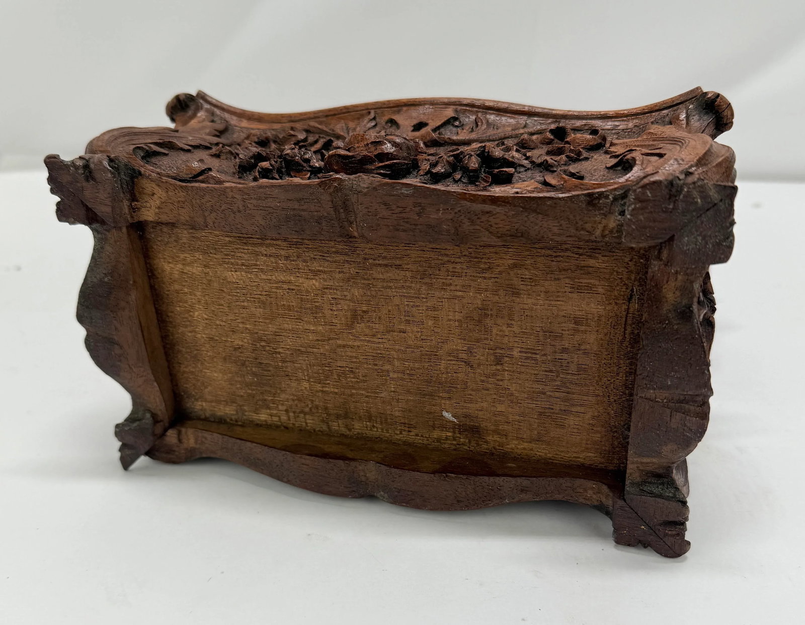 19th Century, Black Forest Carved Walnut Jewelry Casket Brienz Region - 6
