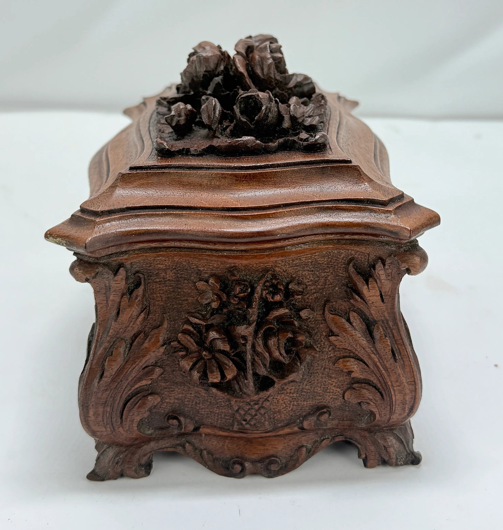 19th Century, Black Forest Carved Walnut Jewelry Casket Brienz Region - 7