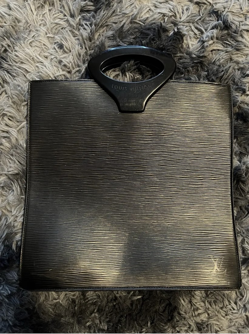 Vintage 1980s Louis Vuitton Black Epi Ombre Clutch With Resin Handles - 2