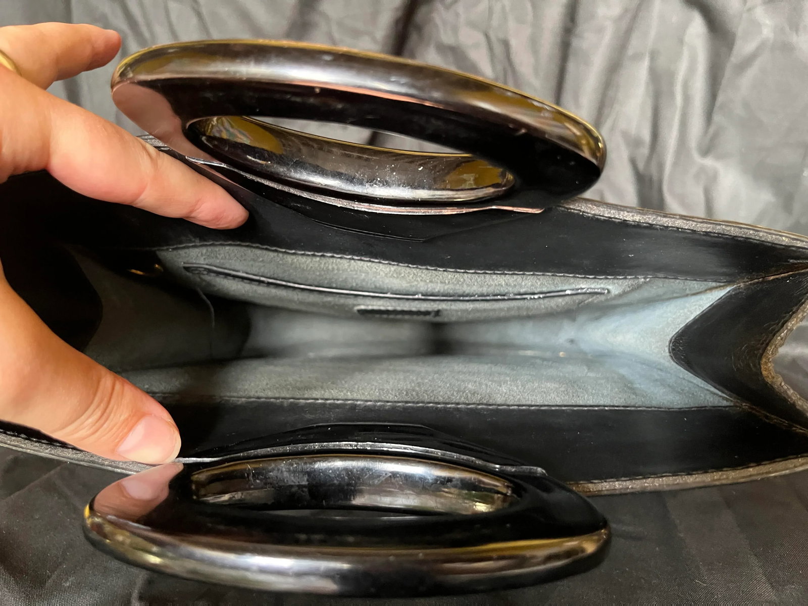 Vintage 1980s Louis Vuitton Black Epi Ombre Clutch With Resin Handles - 8