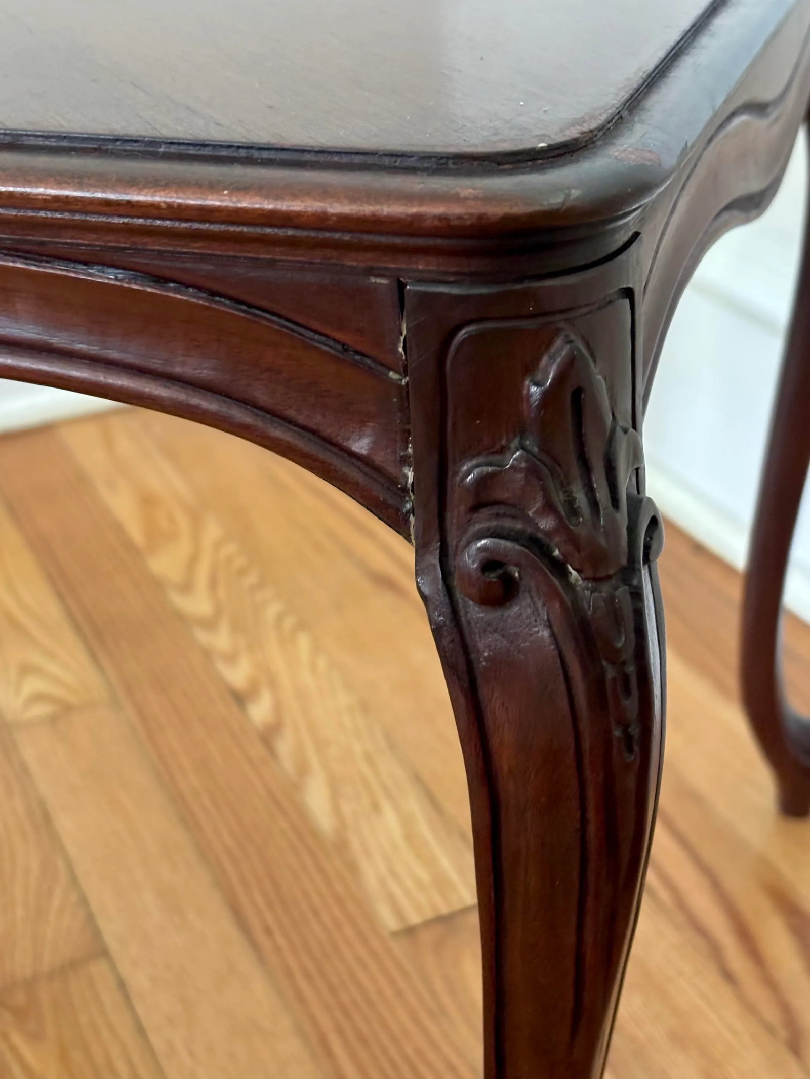 Vintage Queen Anne Inlaid Mahogany Butler Tea Table With Glass Top - 10
