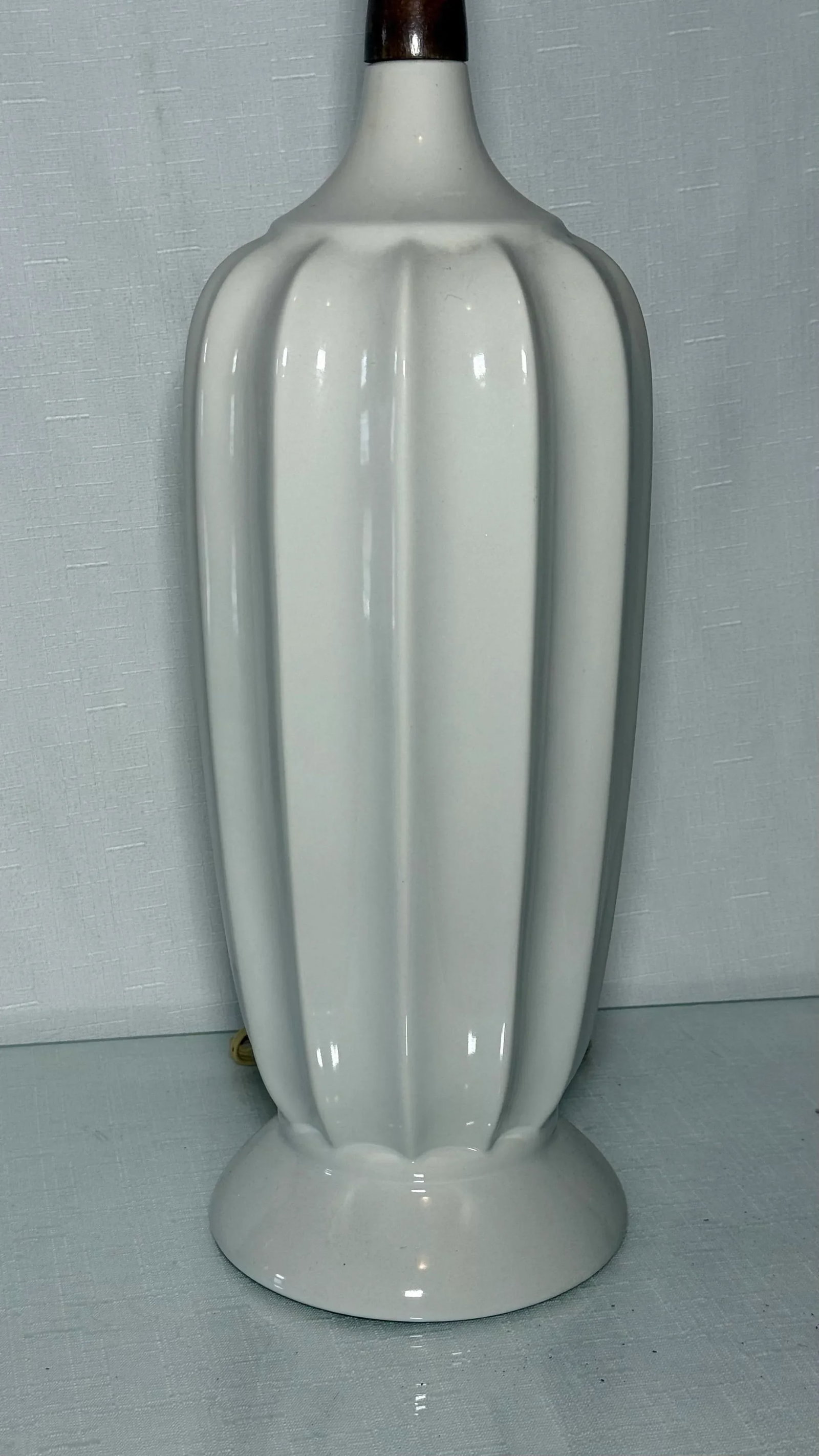 Mid 20th Century Elegant Vintage Mid-Century Danish Modern Ceramic Fluted Table Lamp With Walnut Acc - 2