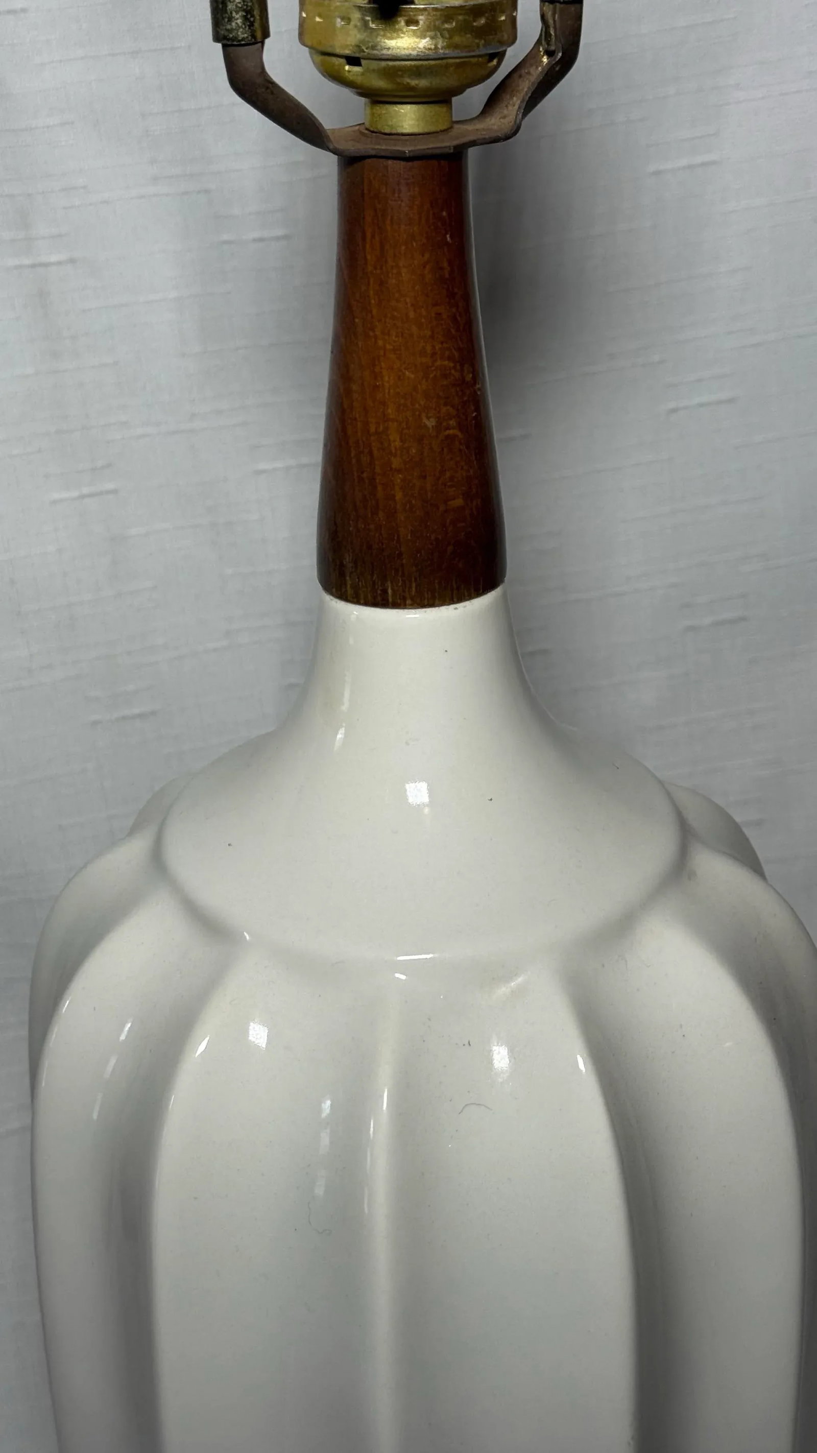Mid 20th Century Elegant Vintage Mid-Century Danish Modern Ceramic Fluted Table Lamp With Walnut Acc - 5