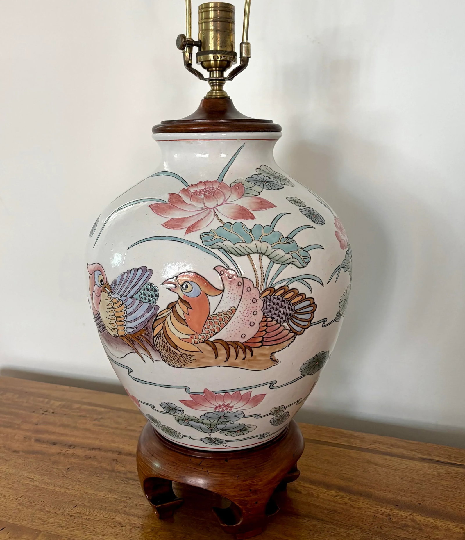 1980s Chinoiserie Style Wildwood Lamp With Lotus and Waterfowl Motif - 11