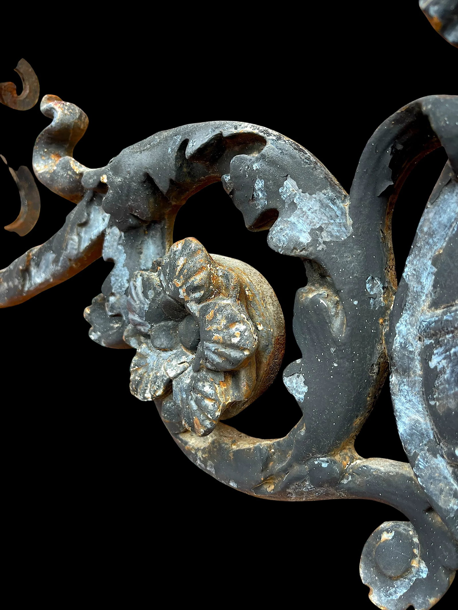 Pair of Antique Cast Iron Architectural Remnant Fragments With Heraldic Crest Motif "” 19th - 13