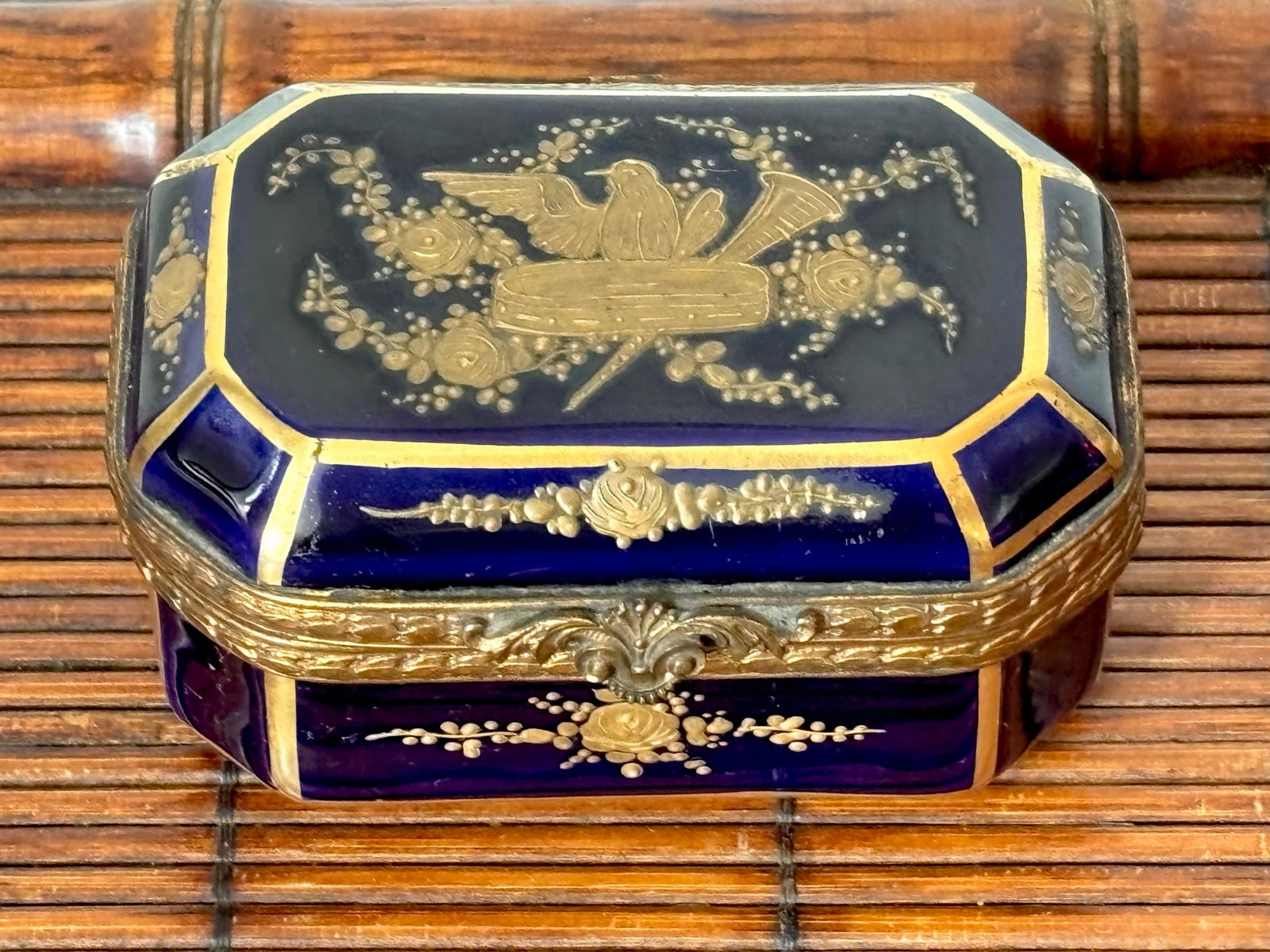 Antique French Sevres Style Porcelain Jewelry Casket Dresser Trinket Box - 2