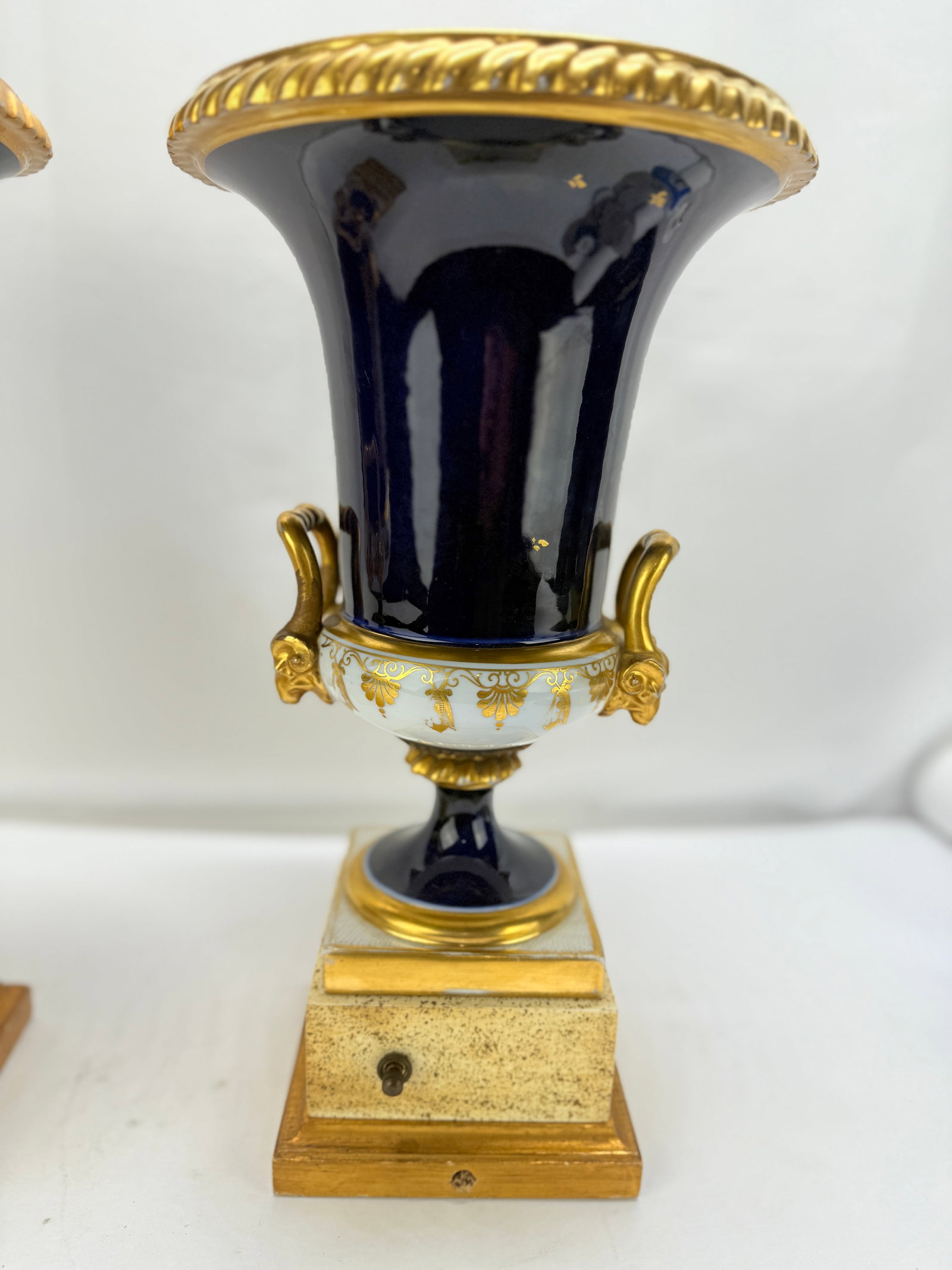 Attr. Minton Cobalt Urns With Osborne House and Mediterranean Port Views, "Ward" - 7