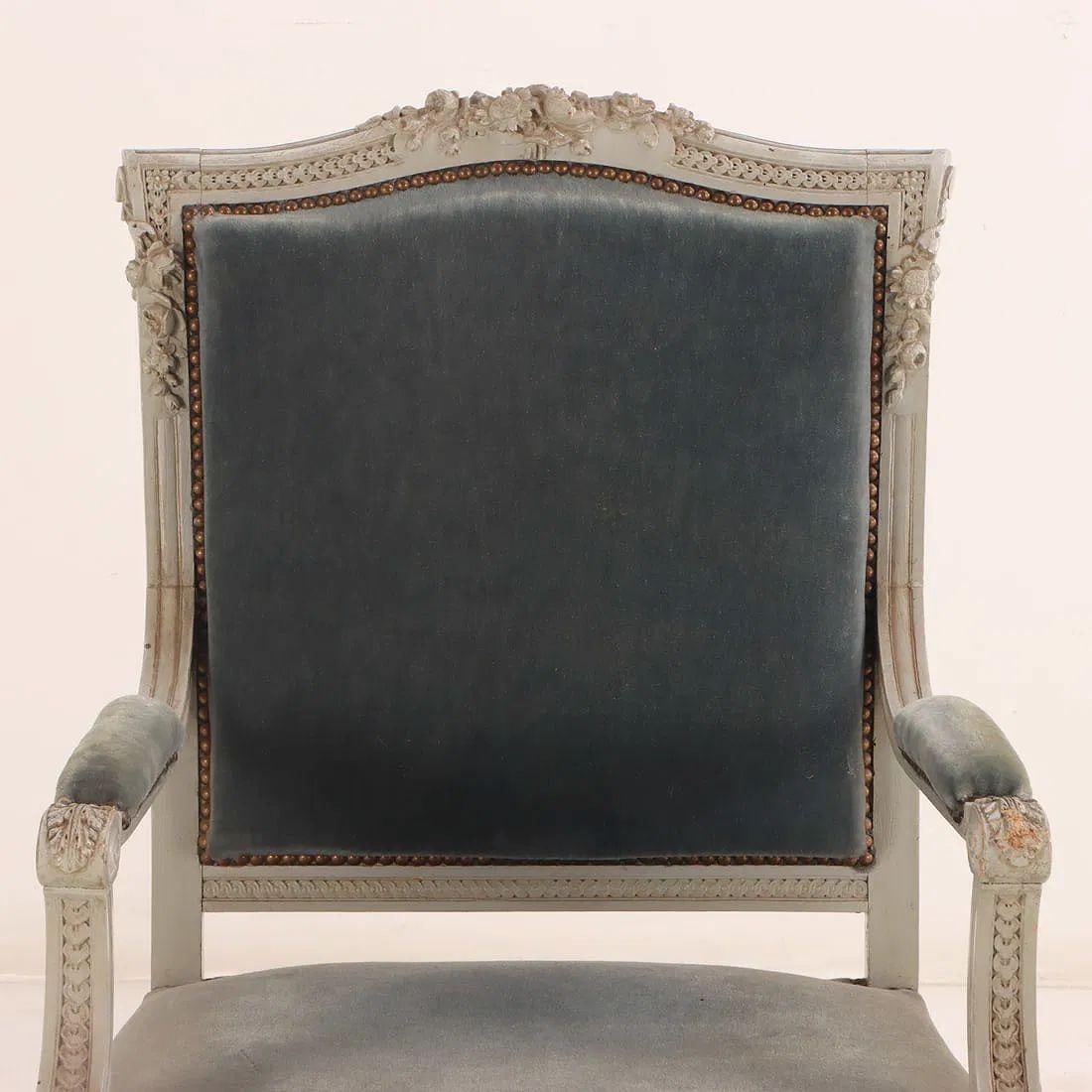 Pair of Louis XVI-style (Neoclassical) French Arm Chairs, Late 19th Century - 5