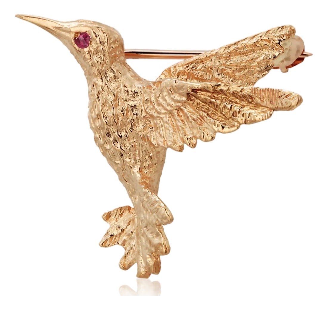14k Yellow Gold Hummingbird Brooch 1 Inch: This exquisite 14K yellow gold hummingbird brooch is a refined celebration of artistry and symbolism. Weighing 3.3 grams and measuring 1" wide by 0.90" long, it is crafted with elegant precision in a