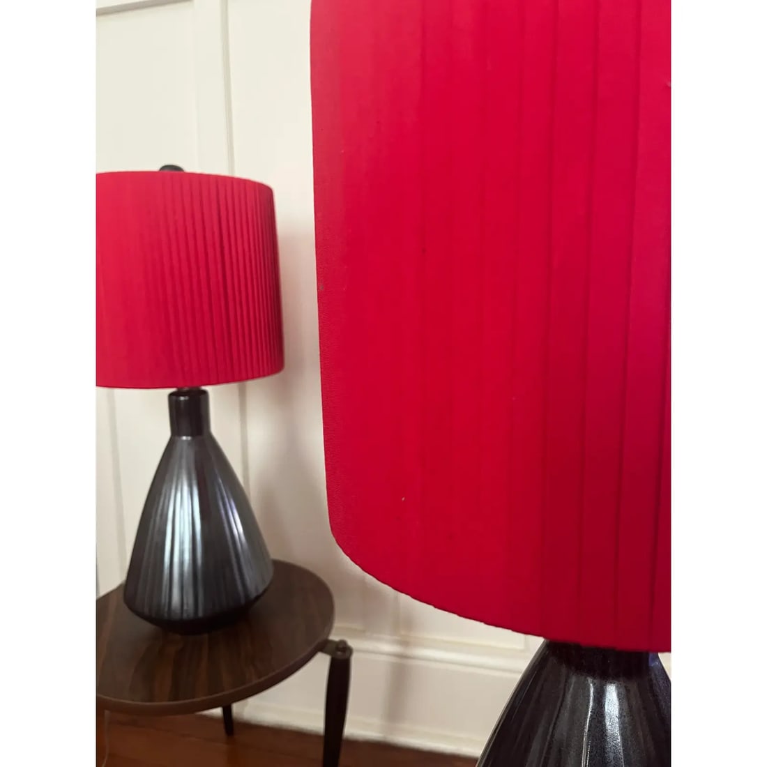 Pair of 1980s Postmodern Ceramic Lamps With Custom Red Pleated Shades - 3