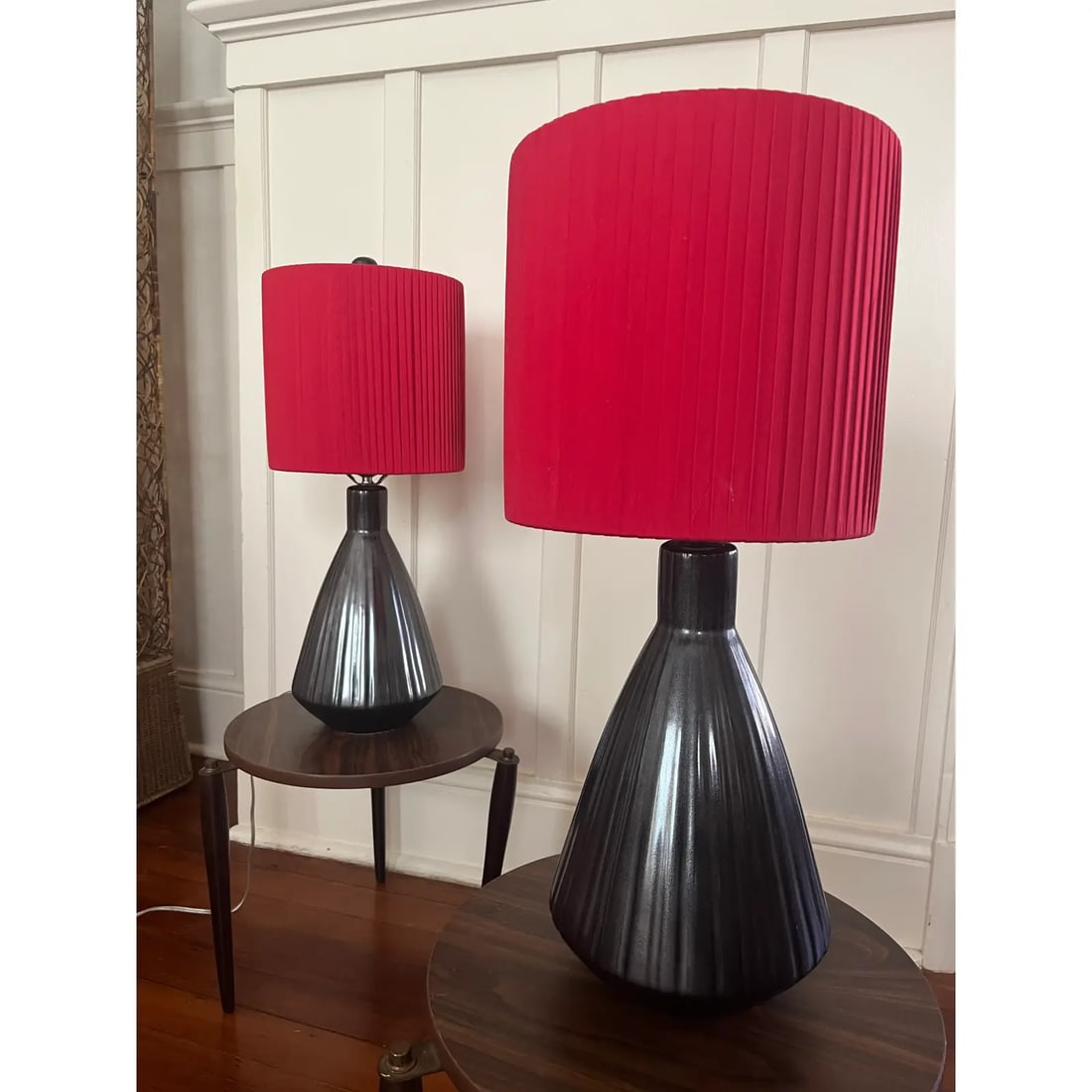 Pair of 1980s Postmodern Ceramic Lamps With Custom Red Pleated Shades - 4